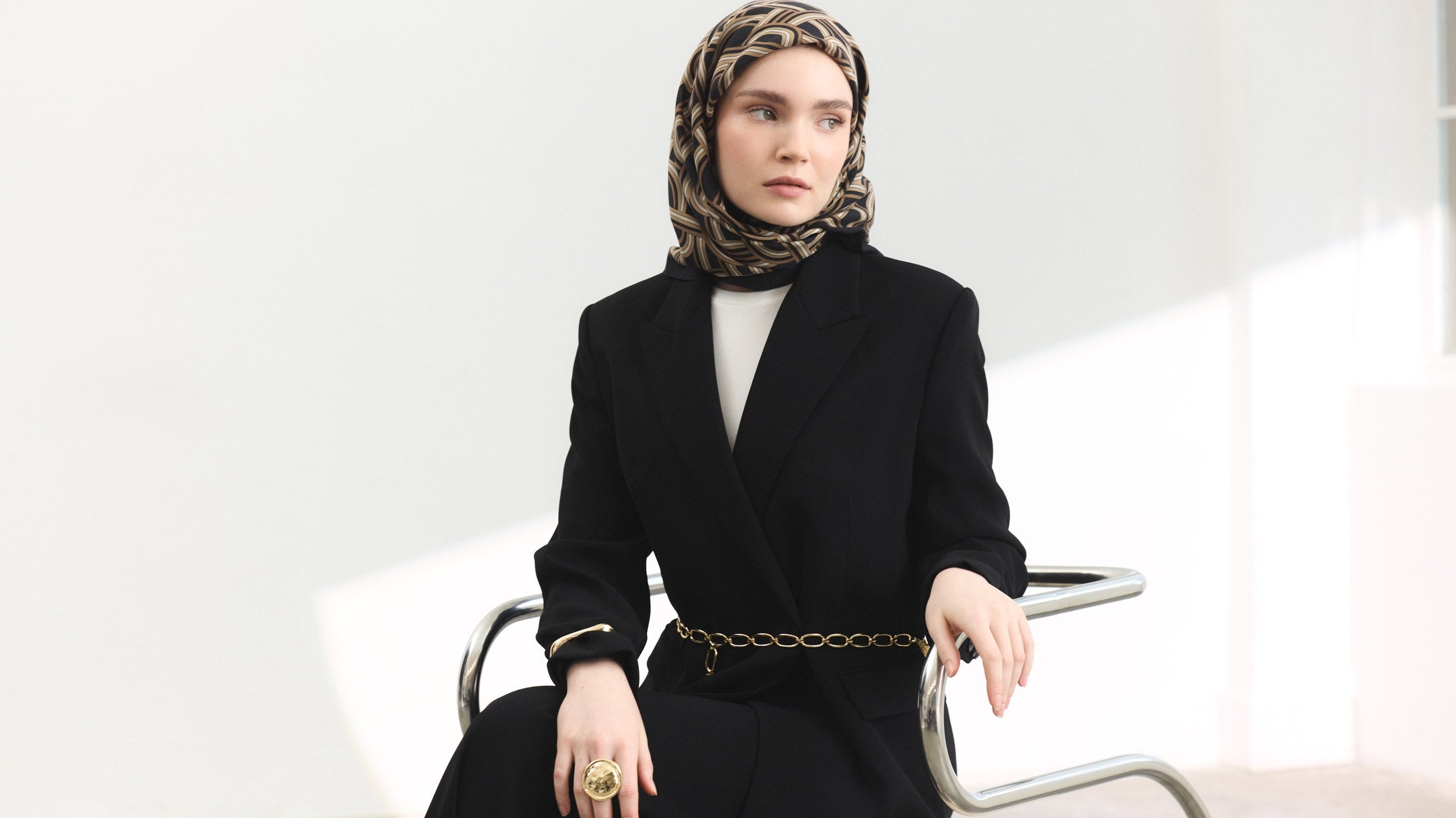 Zamansız Eşarp Modelleri: Doğal Dokularla Her Kombinle Muhteşem Uyum