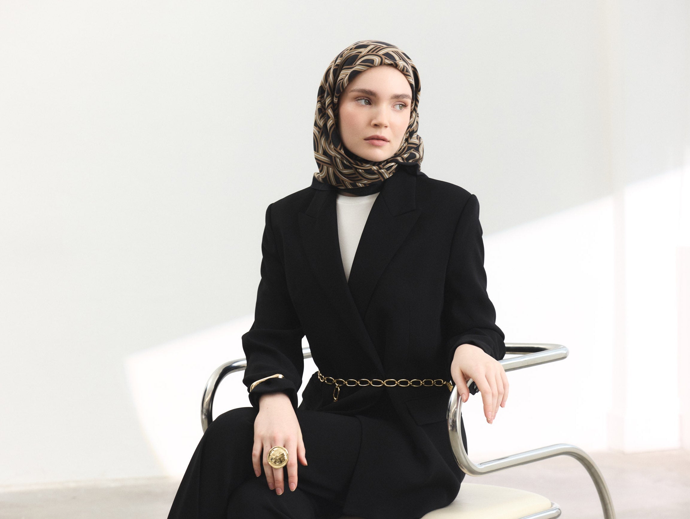 Zamansız Eşarp Modelleri: Doğal Dokularla Her Kombinle Muhteşem Uyum