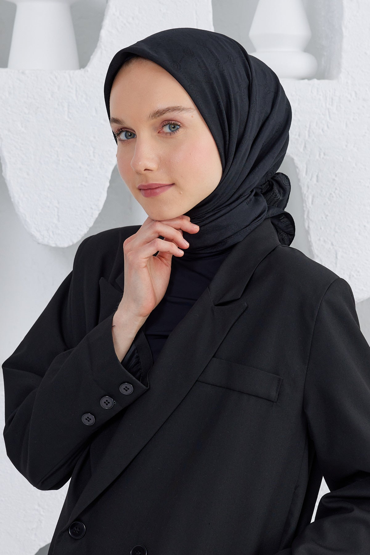 Tesettür Giyim - Monogram Desen Eşarp - Siyah - Emproyal