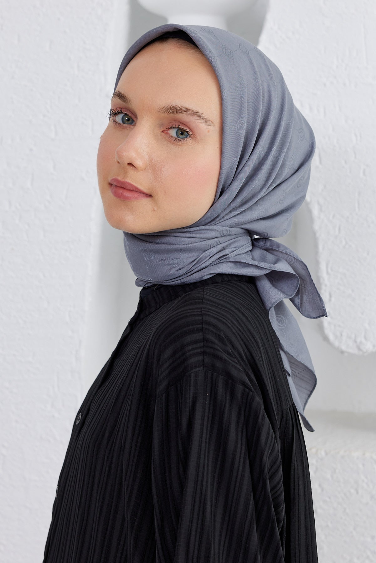 Tesettür Giyim - Monogram Desen Eşarp - Gri - Emproyal