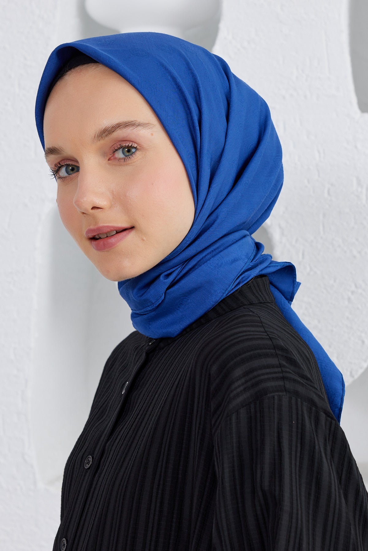 Tesettür Giyim - Monogram Desen Eşarp - Saks - Mavi - Emproyal