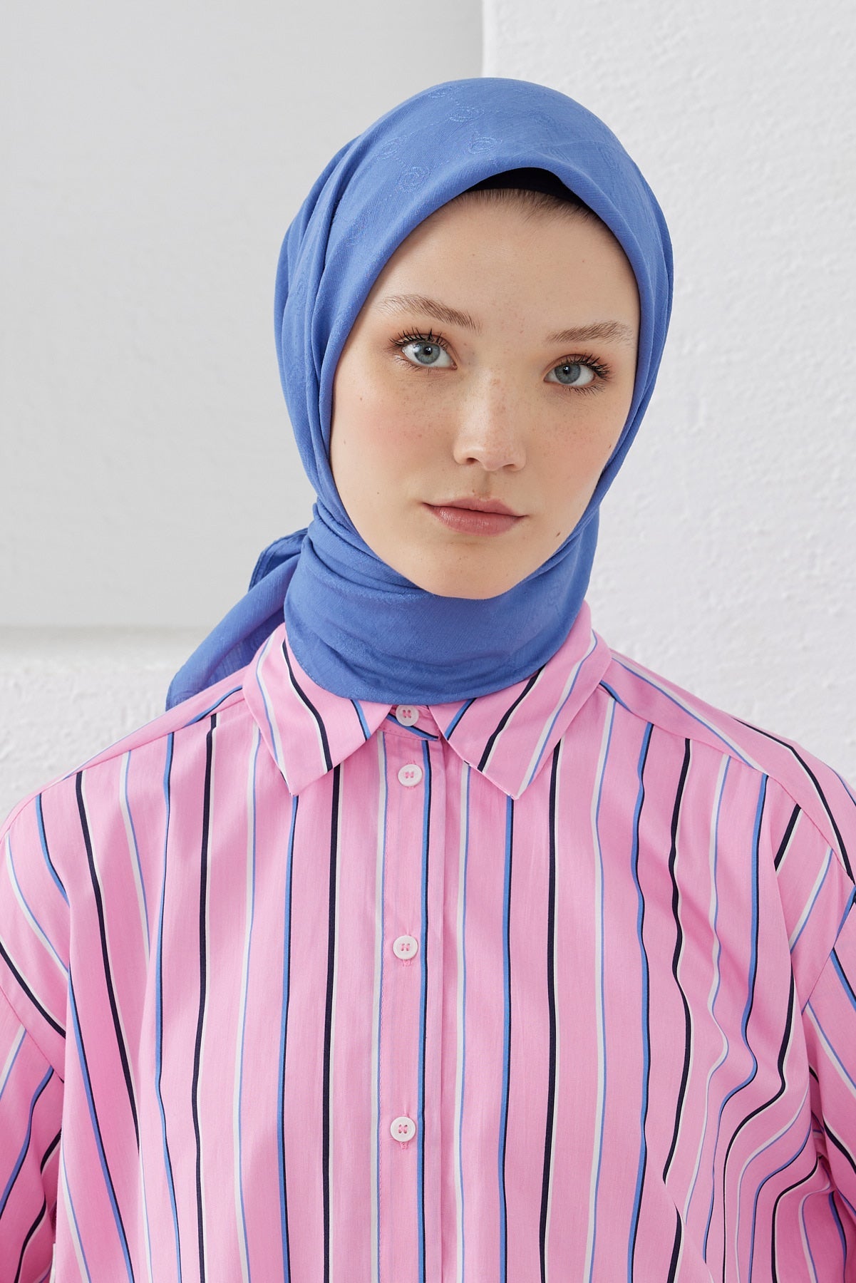 Tesettür Giyim - Monogram Desen Eşarp - İndigo - Mavi - Emproyal