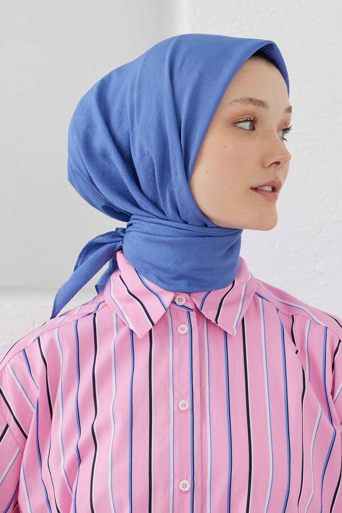 Tesettür Giyim - Monogram Desen Eşarp - İndigo - Mavi - Emproyal