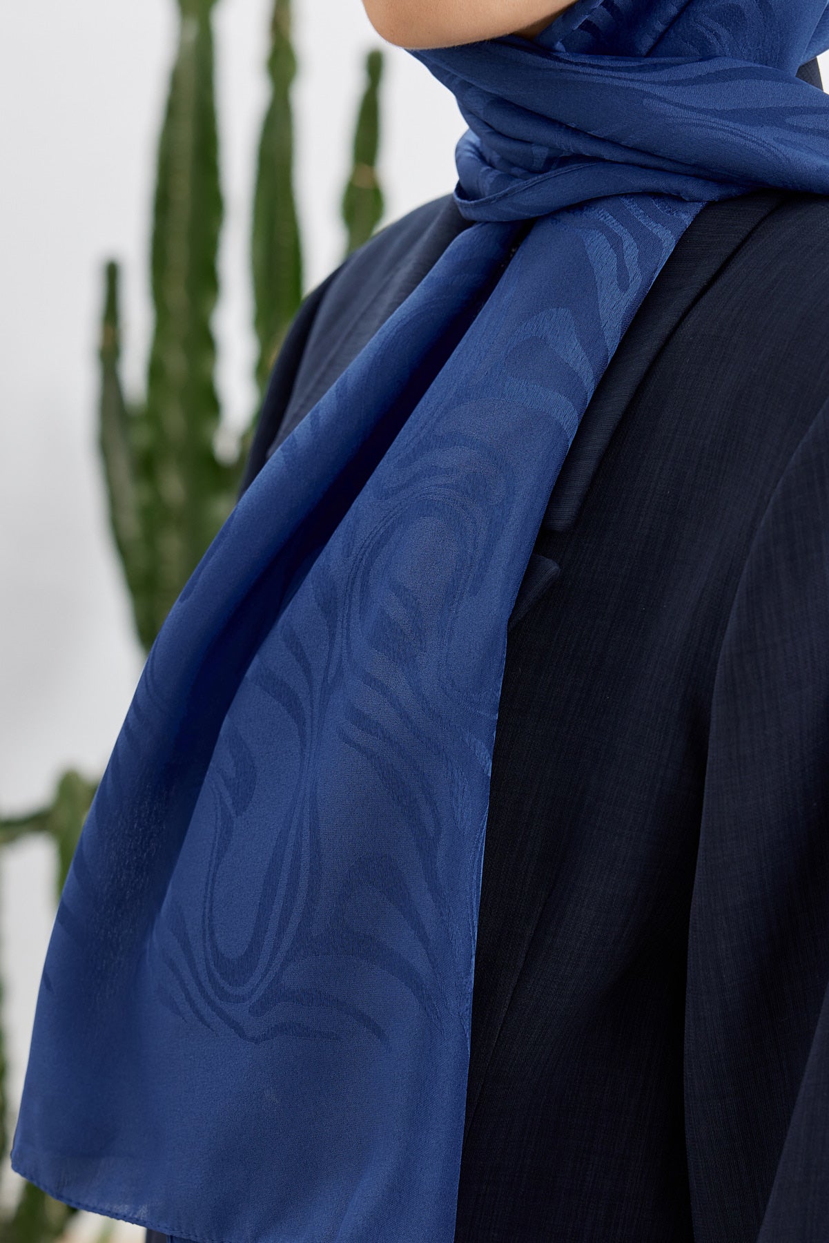 Tesettür Giyim - Jakar Janjan Dalga Desen Şal - Mavi - Emproyal