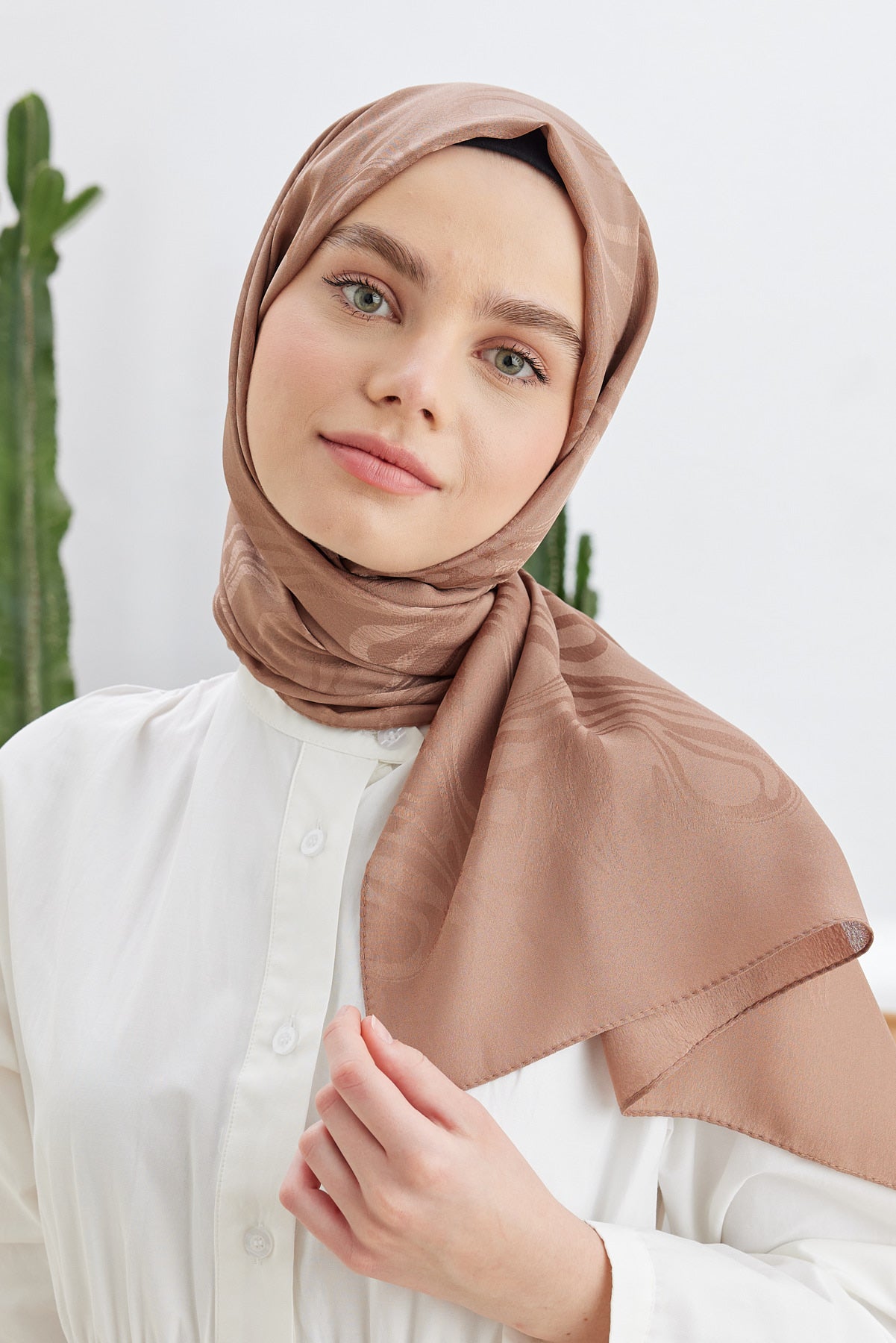 Tesettür Giyim - Jakar Janjan Dalga Desen Şal - Sütlü Kahve - Emproyal