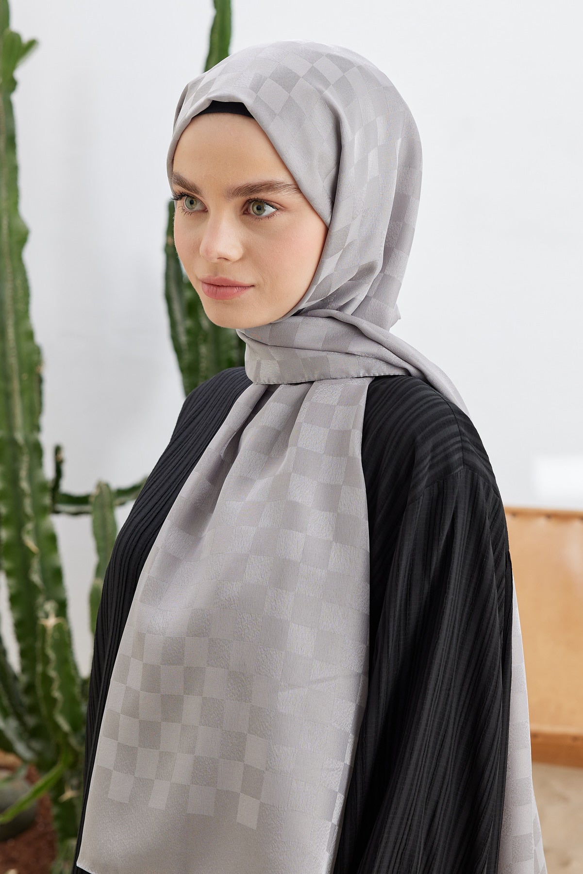 Tesettür Giyim - Jakar Janjan Dama Desen Şal - Gri - Emproyal