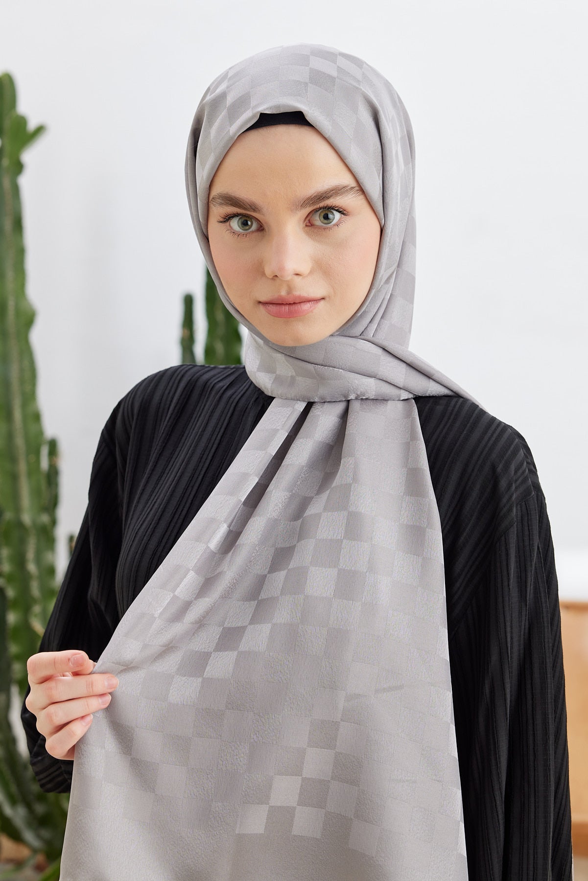 Tesettür Giyim - Jakar Janjan Dama Desen Şal - Gri - Emproyal