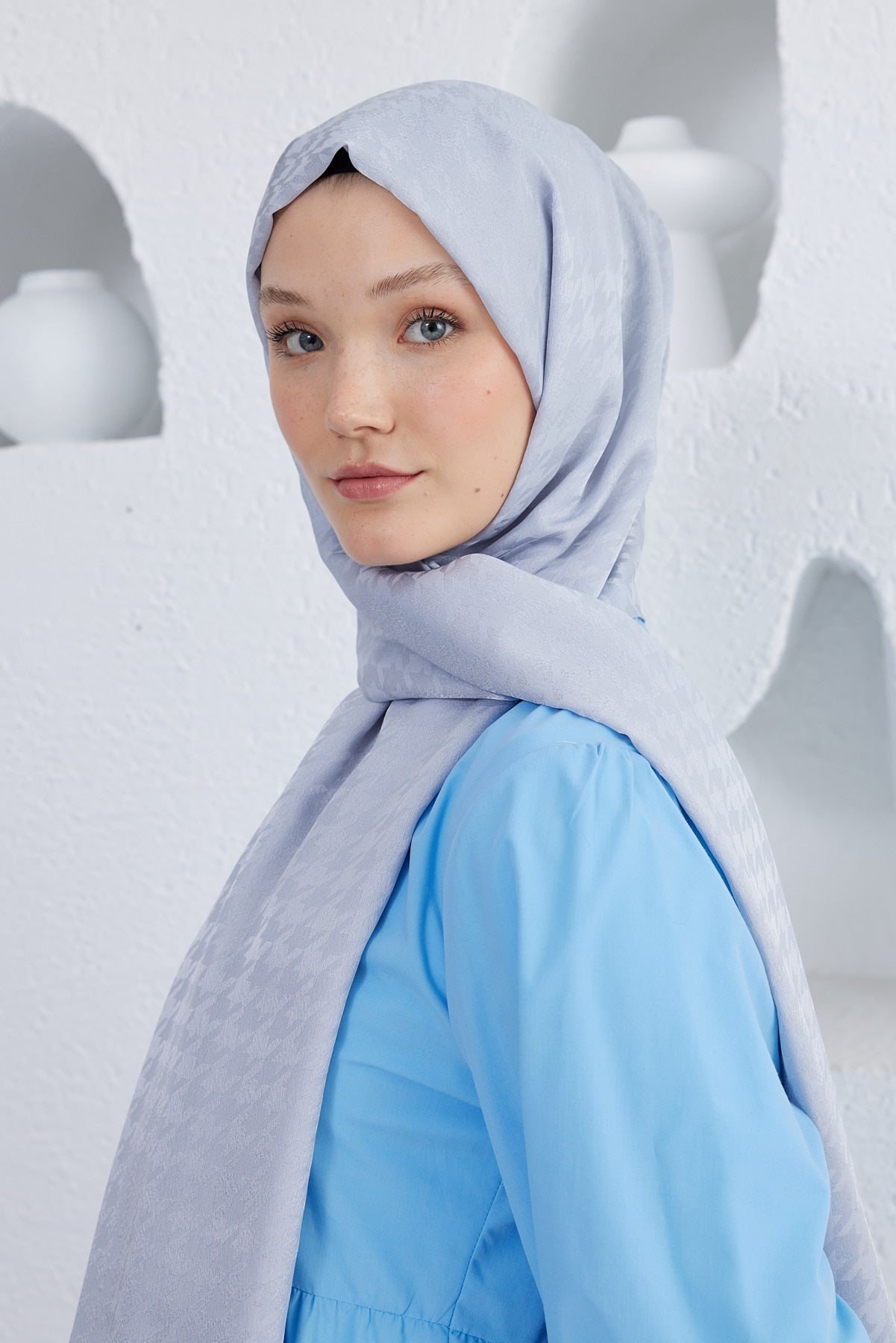 Tesettür Giyim - Jakar Janjan Kazayağı Desen Şal - Gümüş - Emproyal