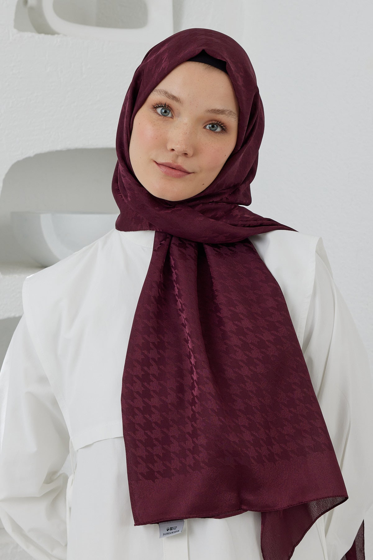 Tesettür Giyim - Jakar Janjan Kazayağı Desen Şal - Bordo - Emproyal