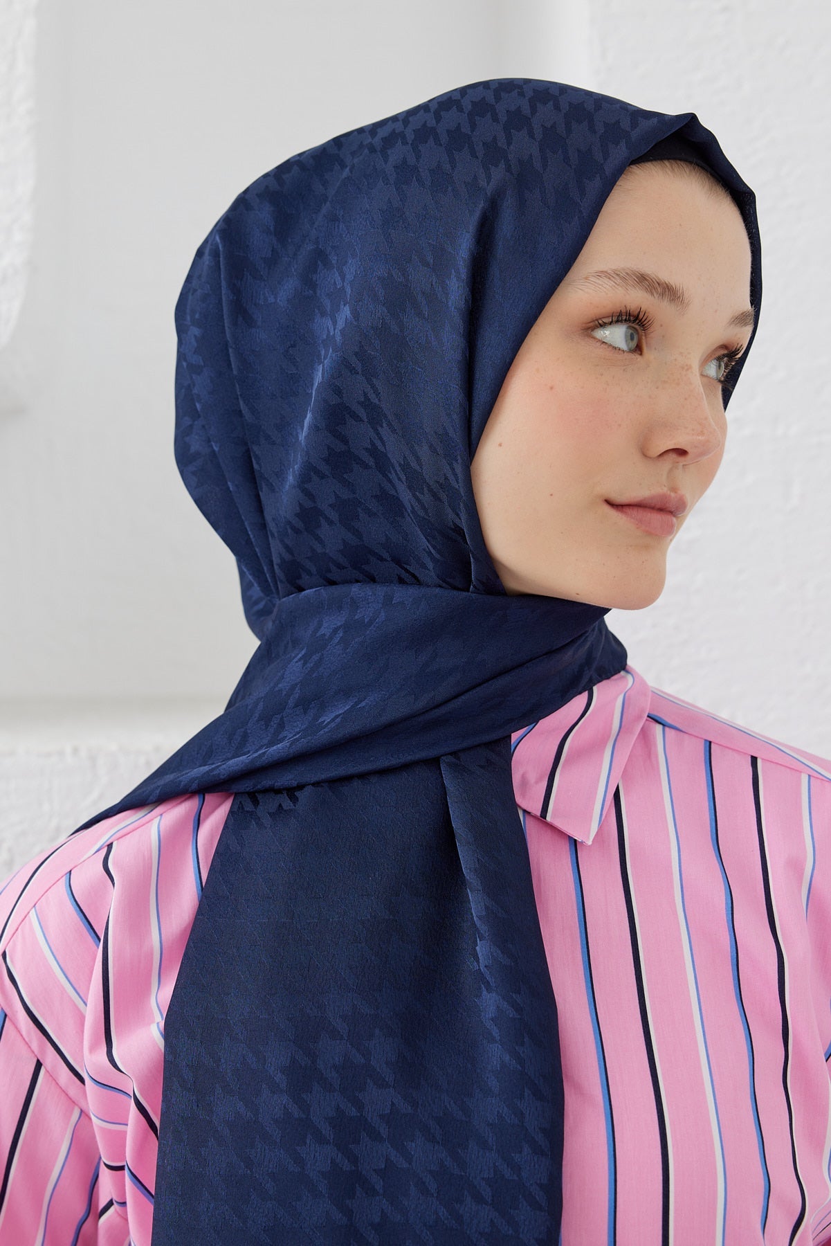 Tesettür Giyim - Jakar Janjan Kazayağı Desen Şal - Lacivert - Emproyal