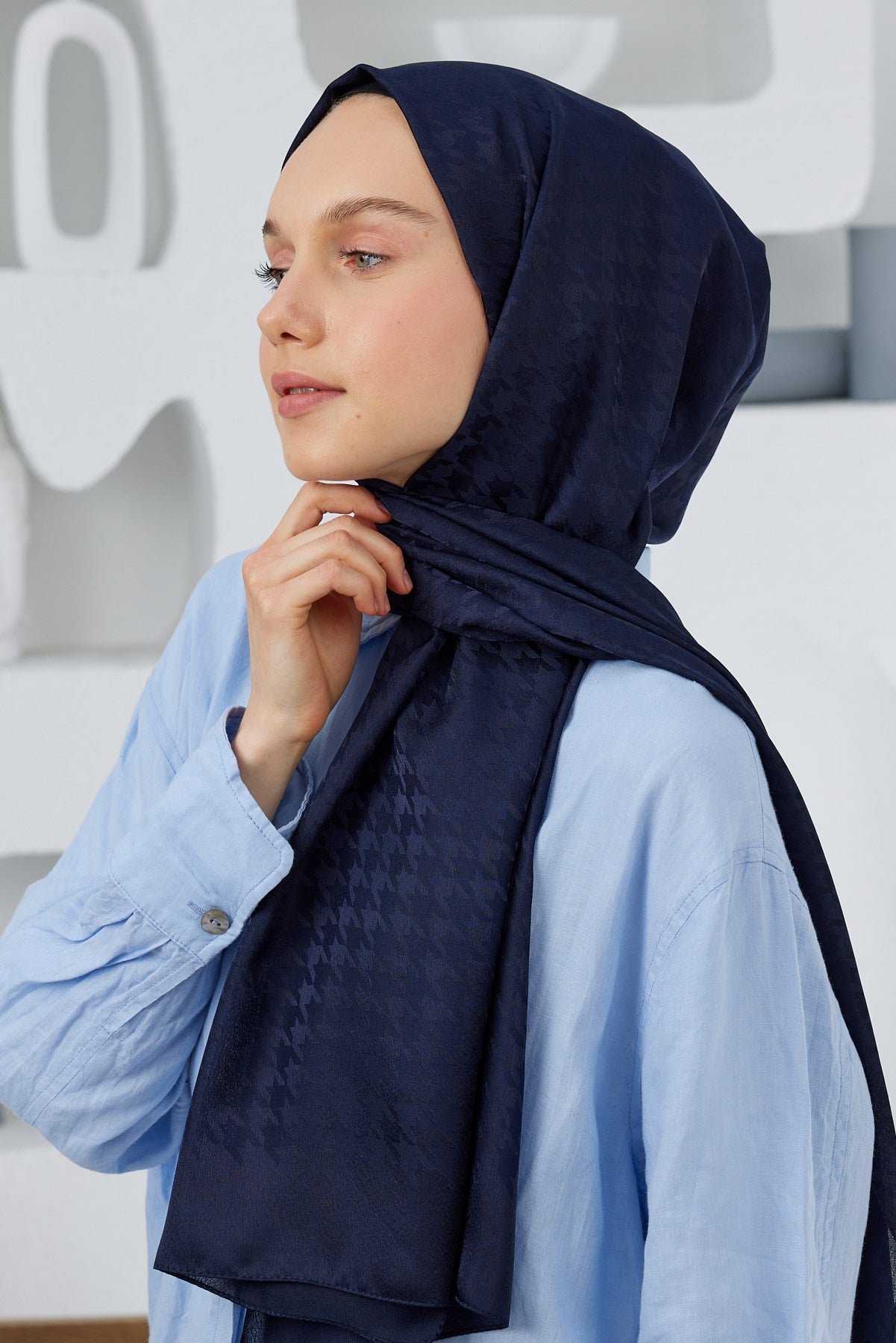 Tesettür Giyim - Jakar Janjan Kazayağı Desen Şal - Koyu Lacivert - Emproyal