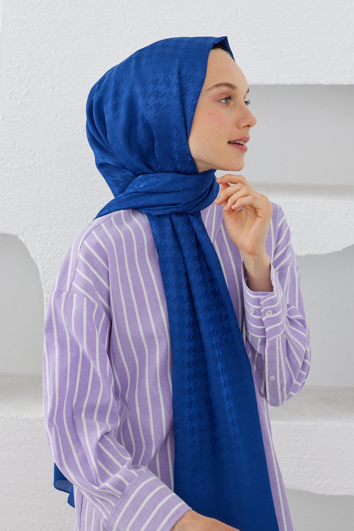 Tesettür Giyim - Jakar Janjan Kazayağı Desen Şal - Saks - Mavi - Emproyal