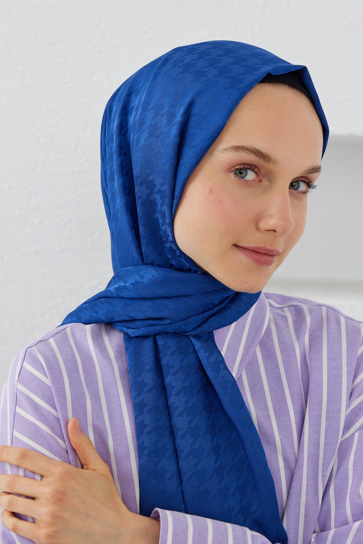 Tesettür Giyim - Jakar Janjan Kazayağı Desen Şal - Saks - Mavi - Emproyal