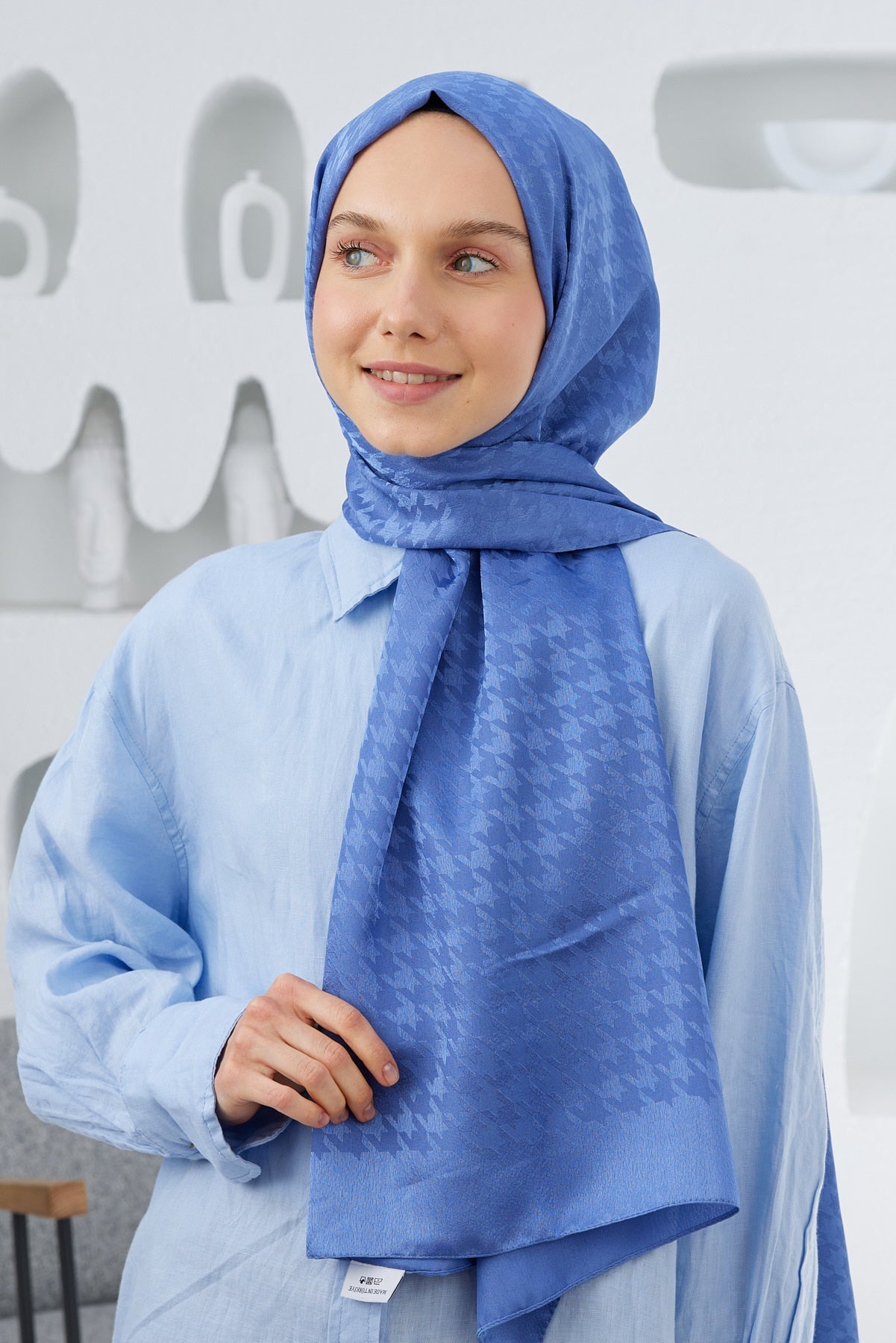 Tesettür Giyim - Jakar Janjan Kazayağı Desen Şal - İndigo - Mavi - Emproyal