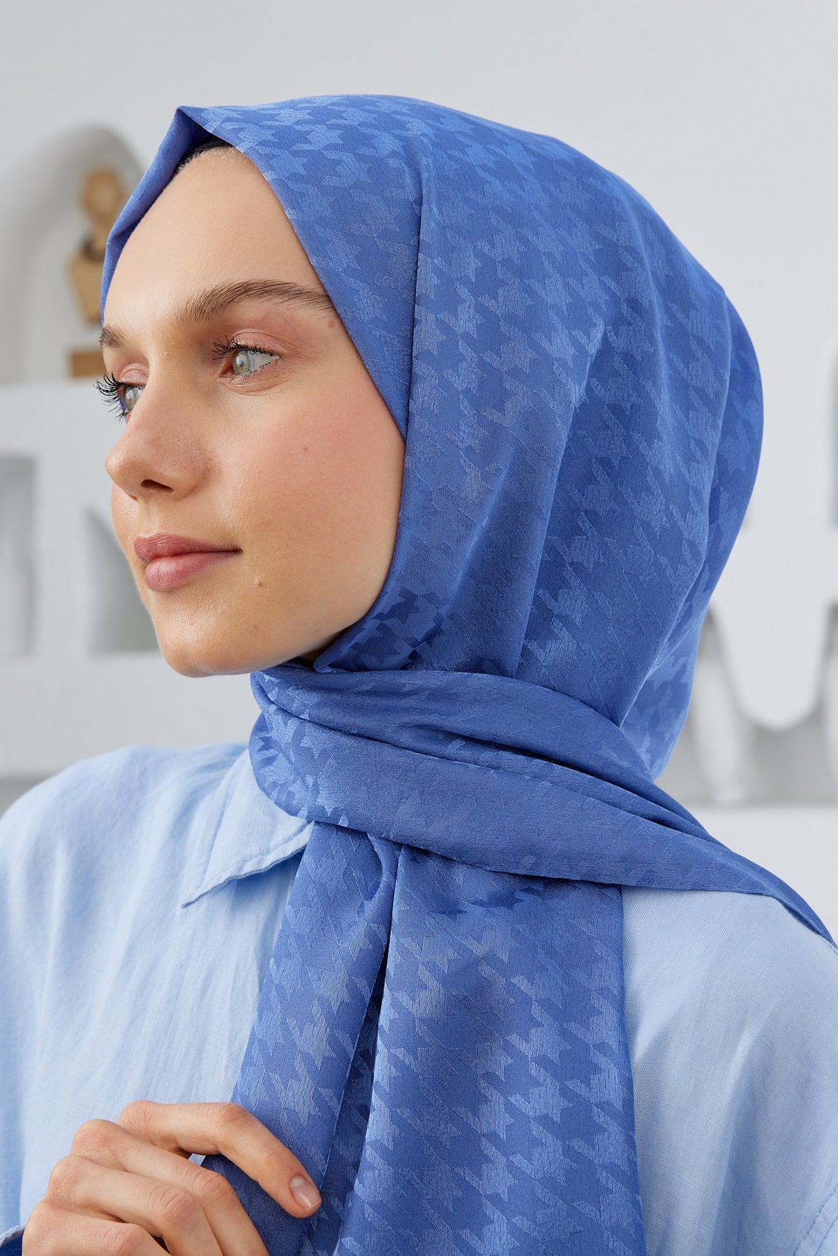 Tesettür Giyim - Jakar Janjan Kazayağı Desen Şal - İndigo - Mavi - Emproyal