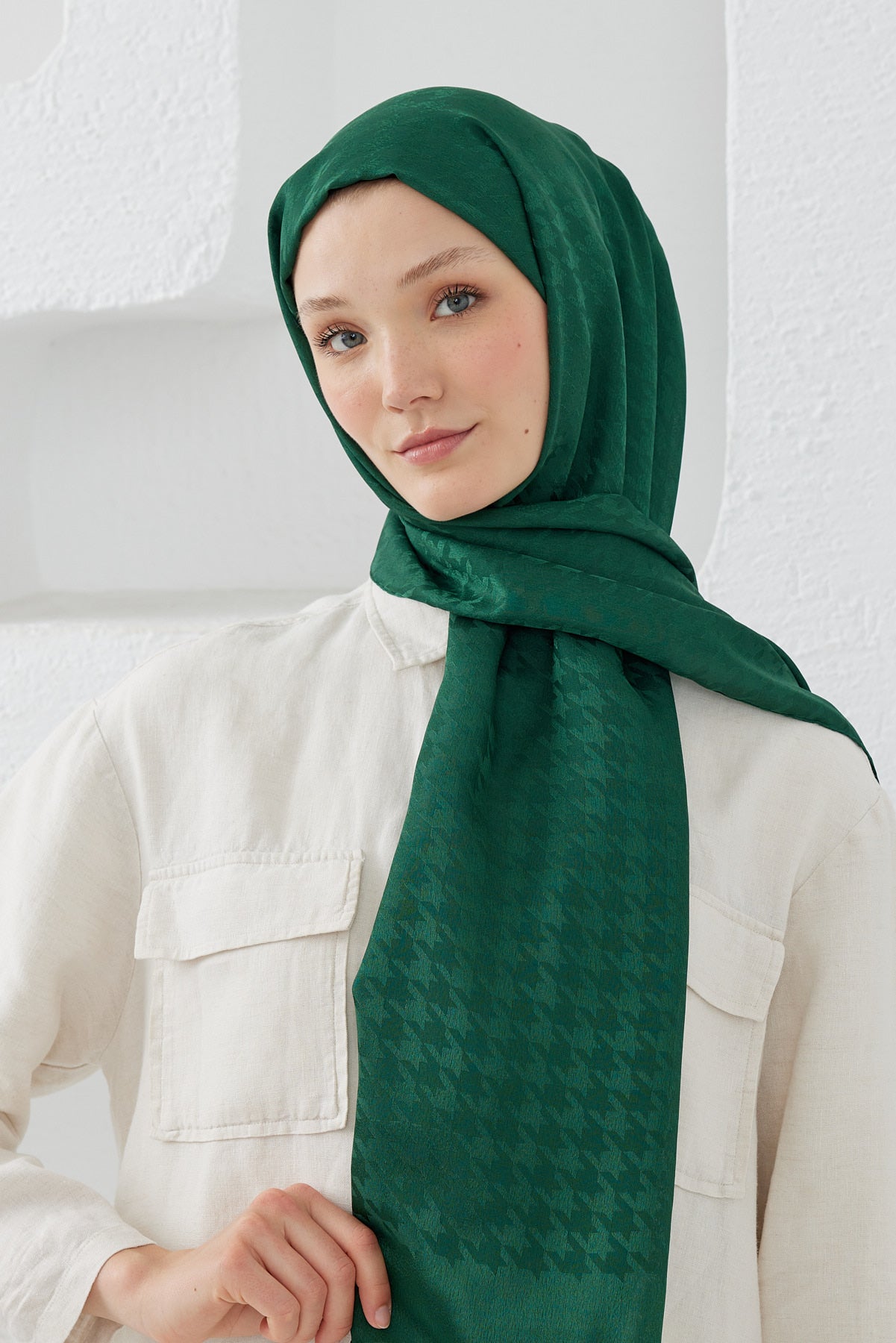 Tesettür Giyim - Jakar Janjan Kazayağı Desen Şal - Zümrüt - Emproyal