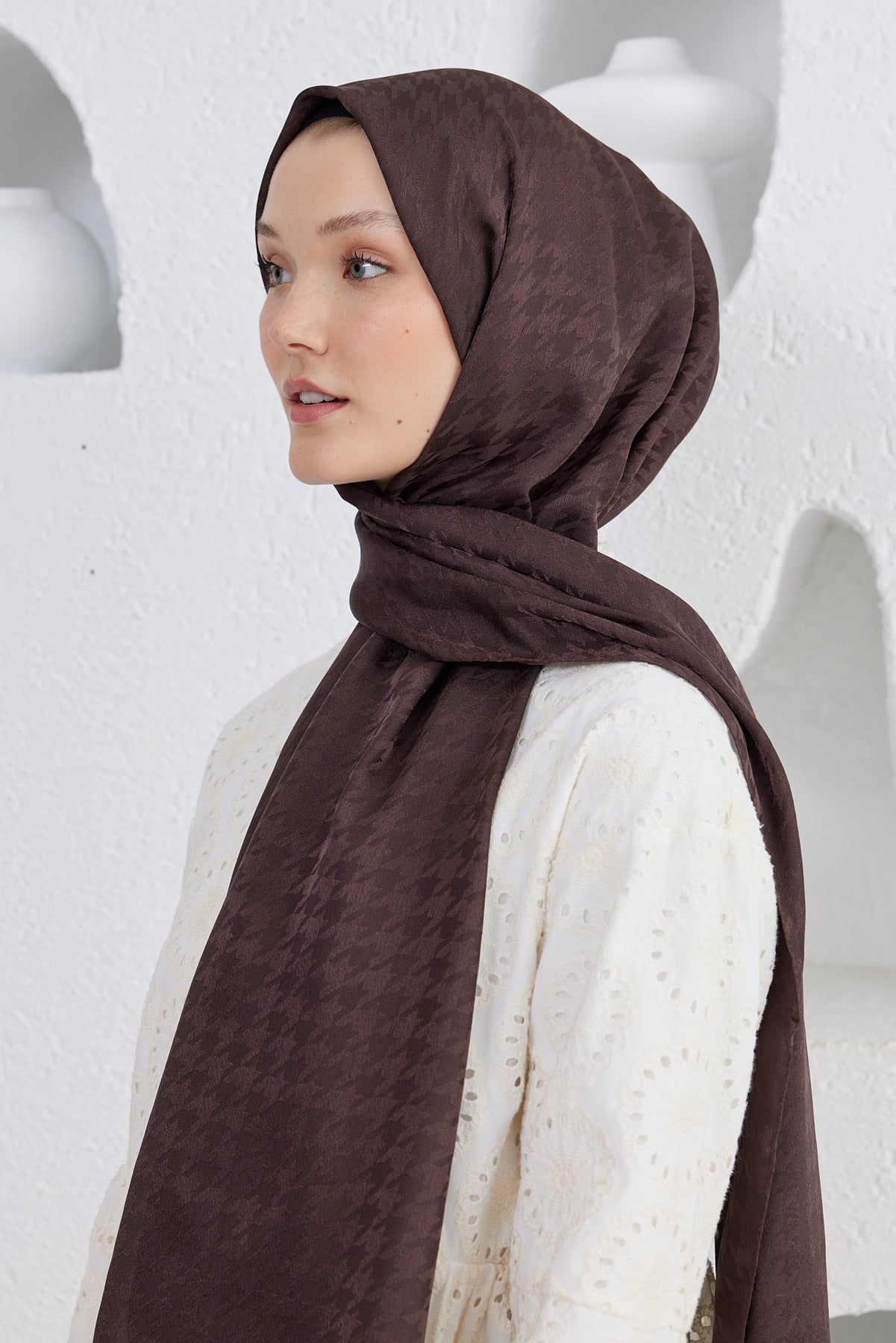 Tesettür Giyim - Jakar Janjan Kazayağı Desen Şal - Acı Kahve - Emproyal