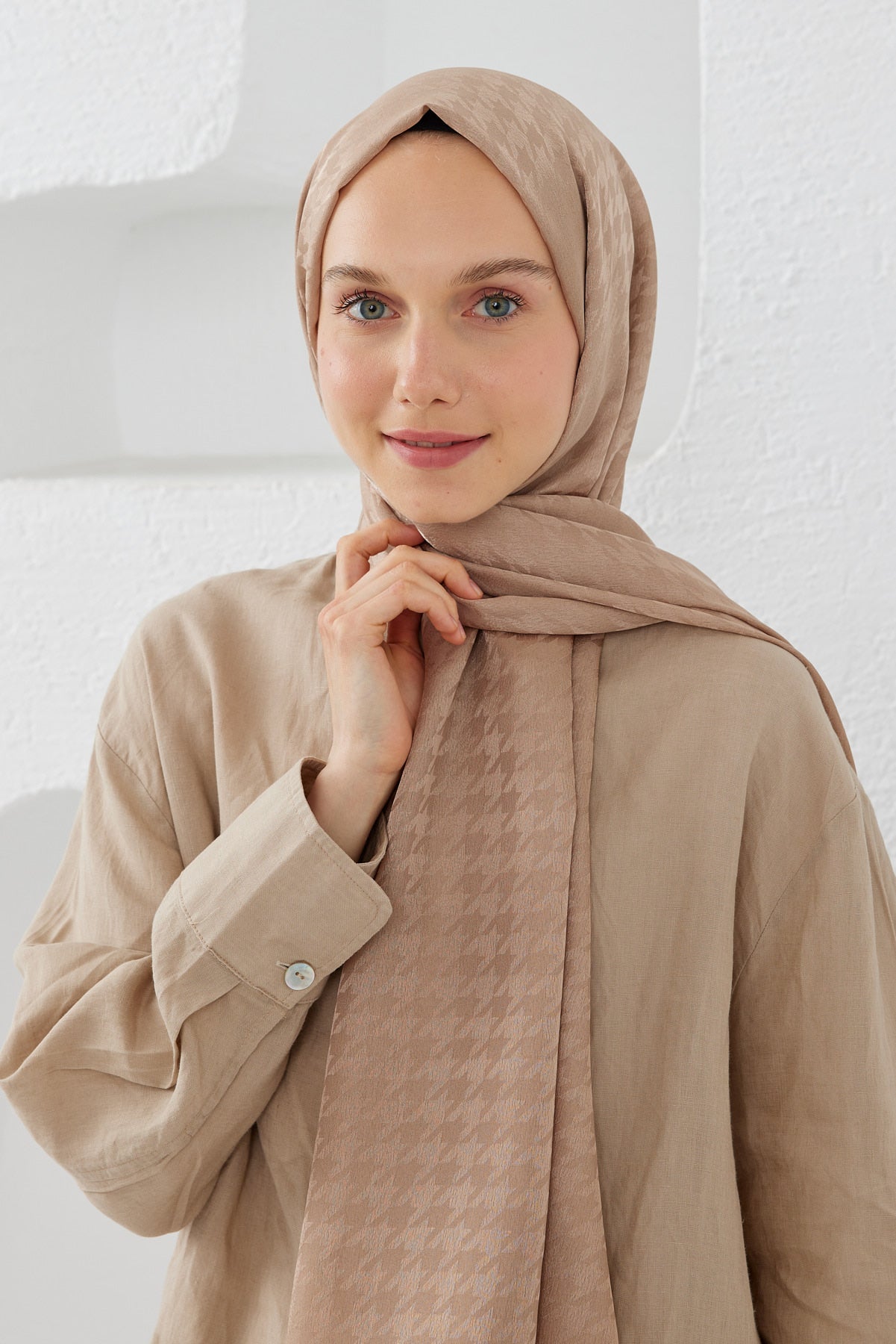 Tesettür Giyim - Jakar Janjan Kazayağı Desen Şal - Vizon - Emproyal