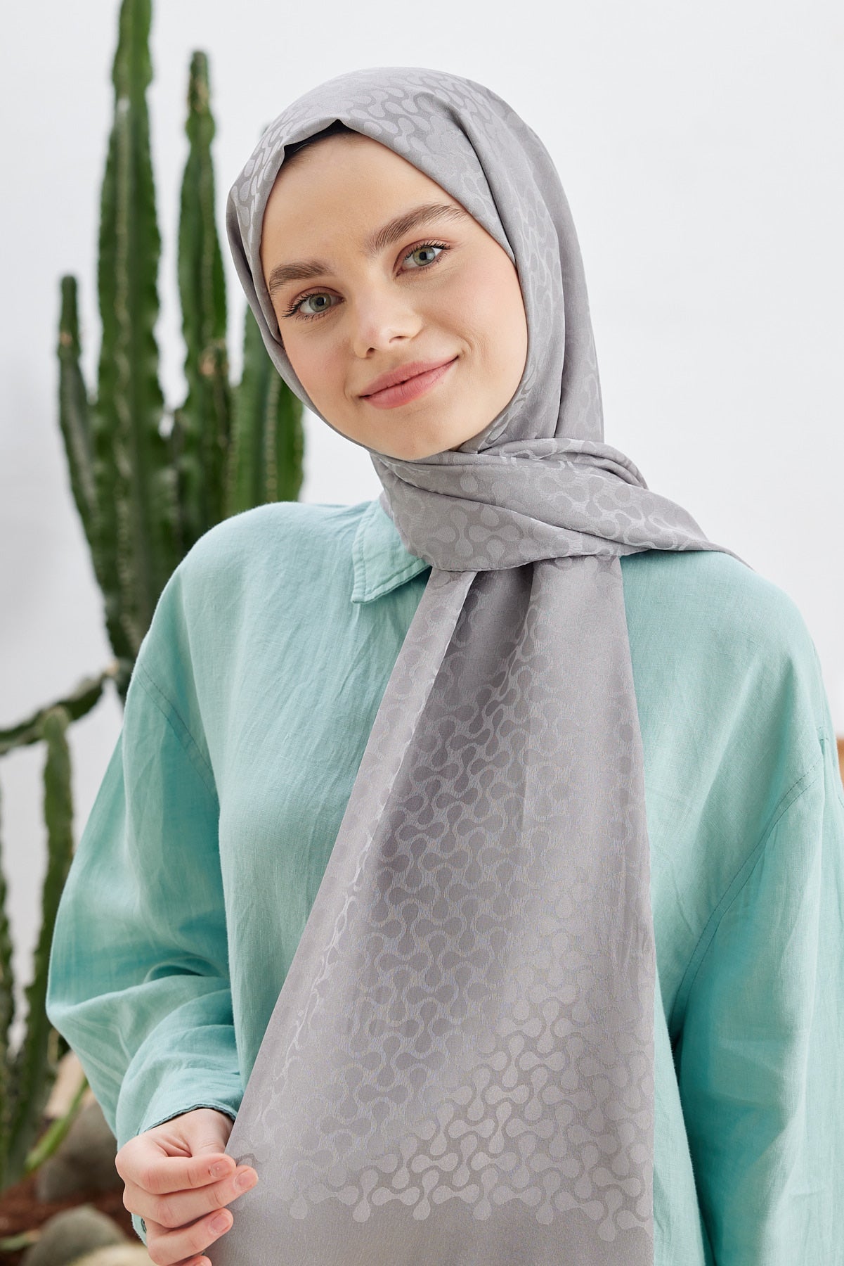 Tesettür Giyim - Jakar Janjan Koza Desen Şal - Gri - Emproyal