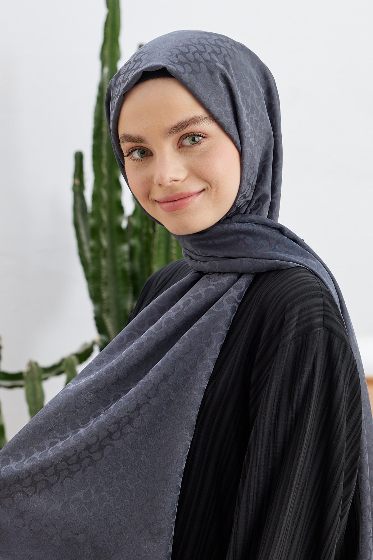 Tesettür Giyim - Jakar Janjan Koza Desen Şal - Antrasit - Emproyal