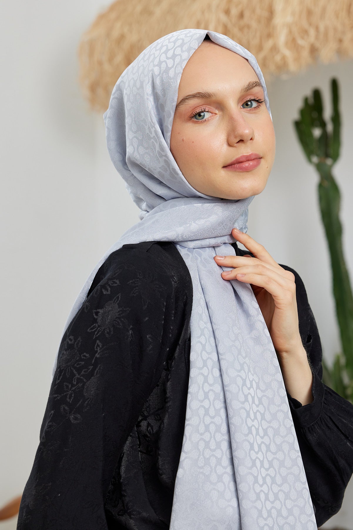 Tesettür Giyim - Jakar Janjan Koza Desen Şal - Gümüş - Emproyal