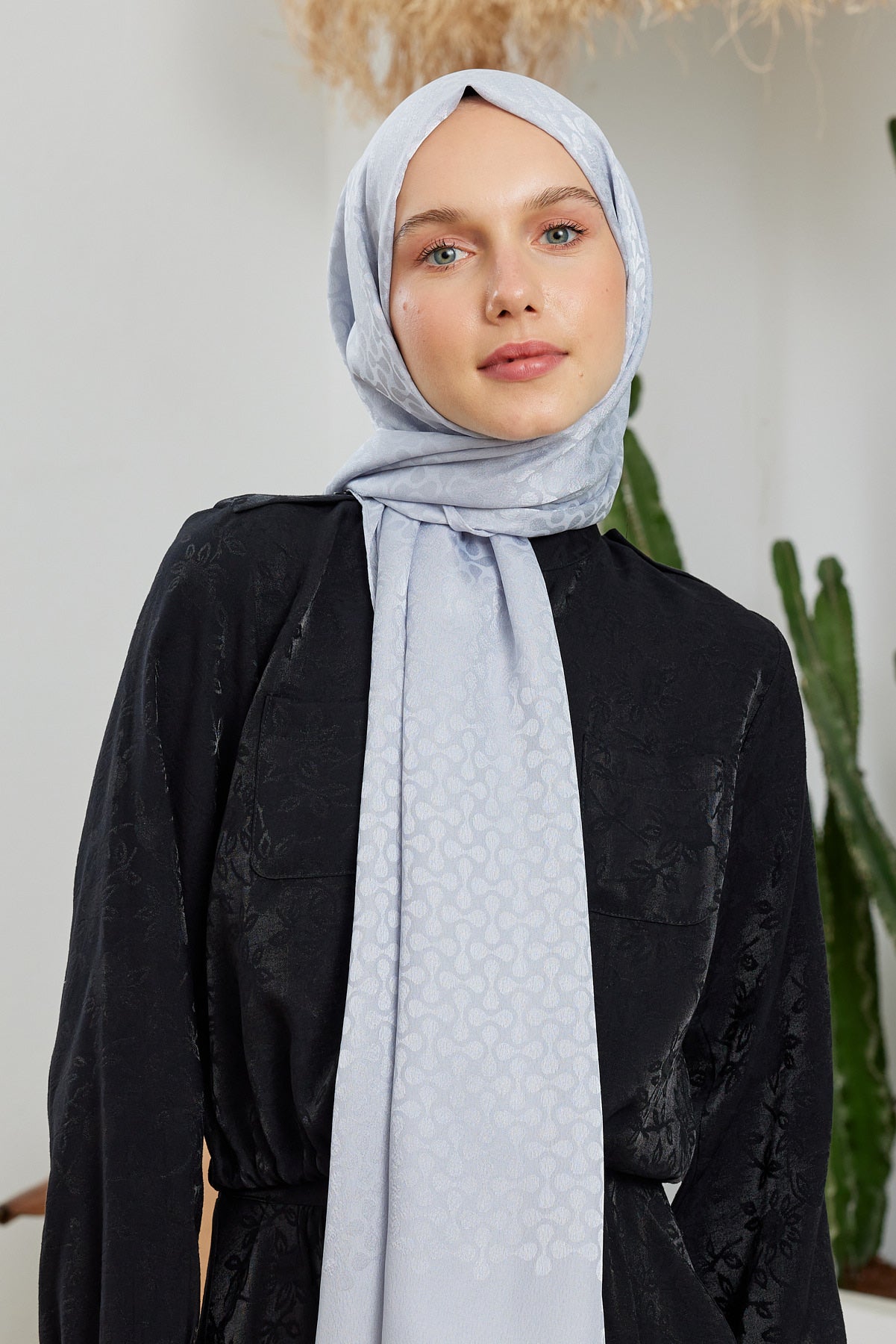 Tesettür Giyim - Jakar Janjan Koza Desen Şal - Gümüş - Emproyal