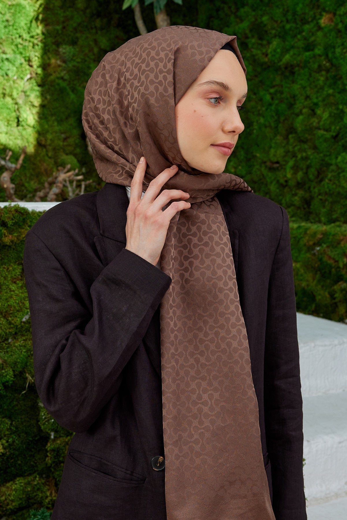 Tesettür Giyim - Jakar Janjan Koza Desen Şal - Kahverengi - Emproyal