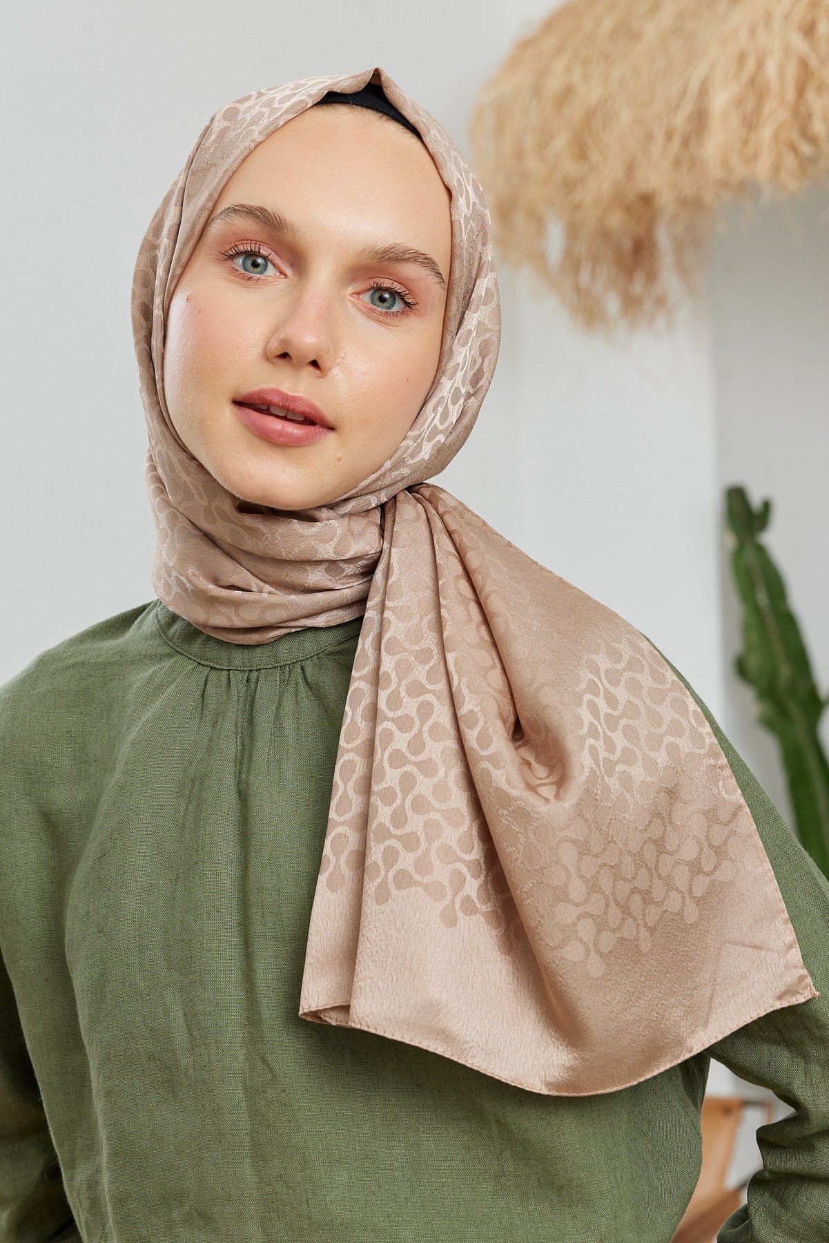 Tesettür Giyim - Jakar Janjan Koza Desen Şal - Vizon - Emproyal