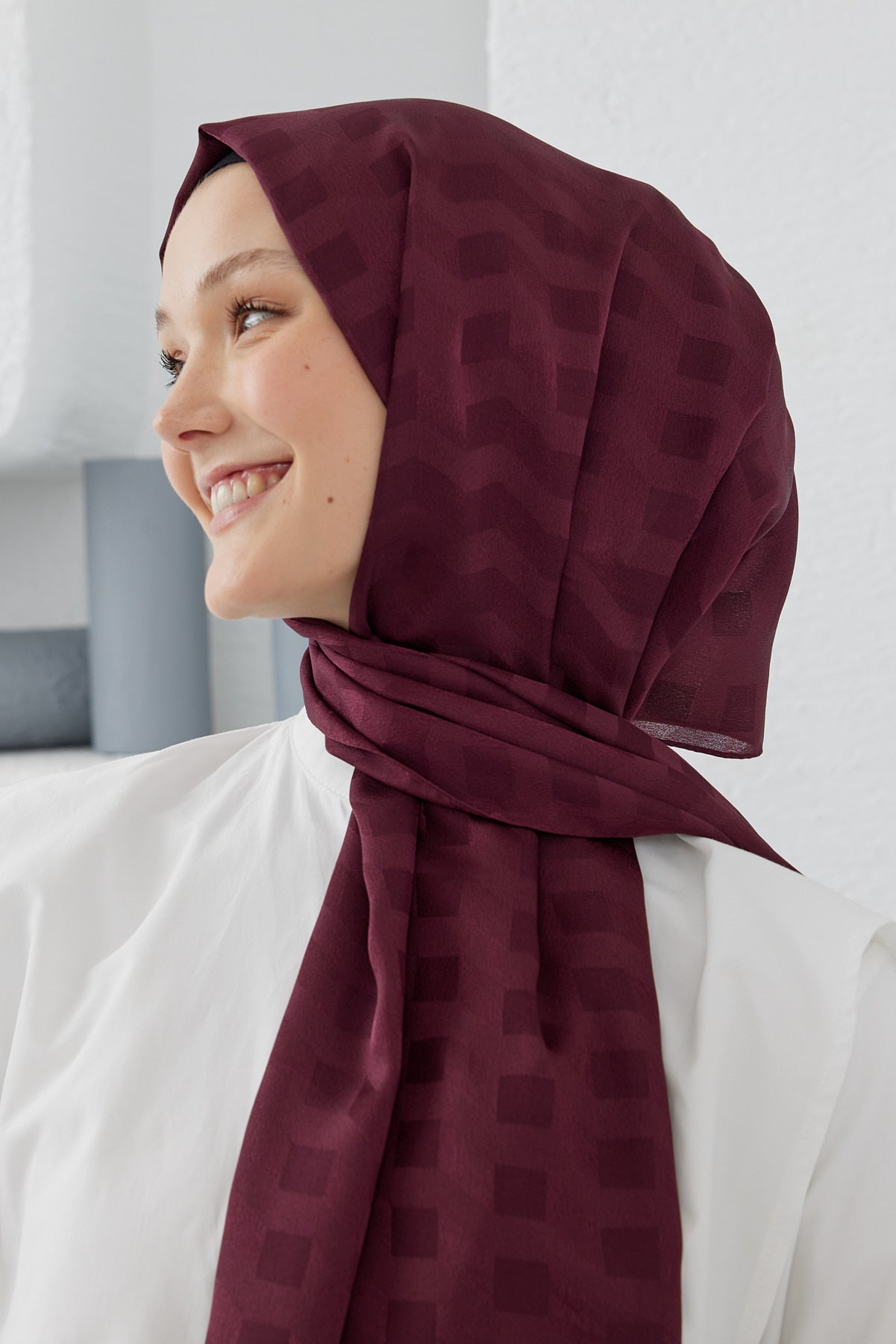 Tesettür Giyim - Jakar Janjan Mila Desen Şal - Bordo - Emproyal