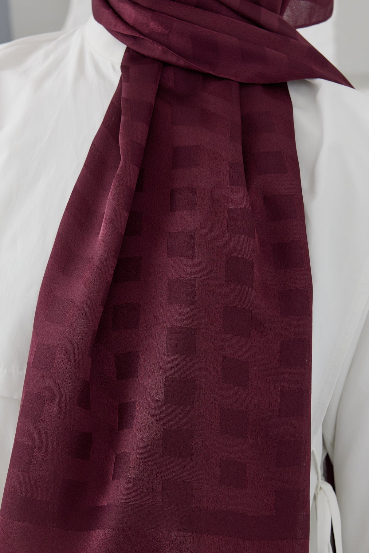 Tesettür Giyim - Jakar Janjan Mila Desen Şal - Bordo - Emproyal