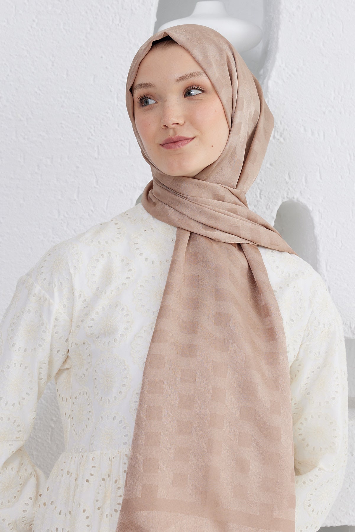 Tesettür Giyim - Jakar Janjan Mila Desen Şal - Vizon - Emproyal