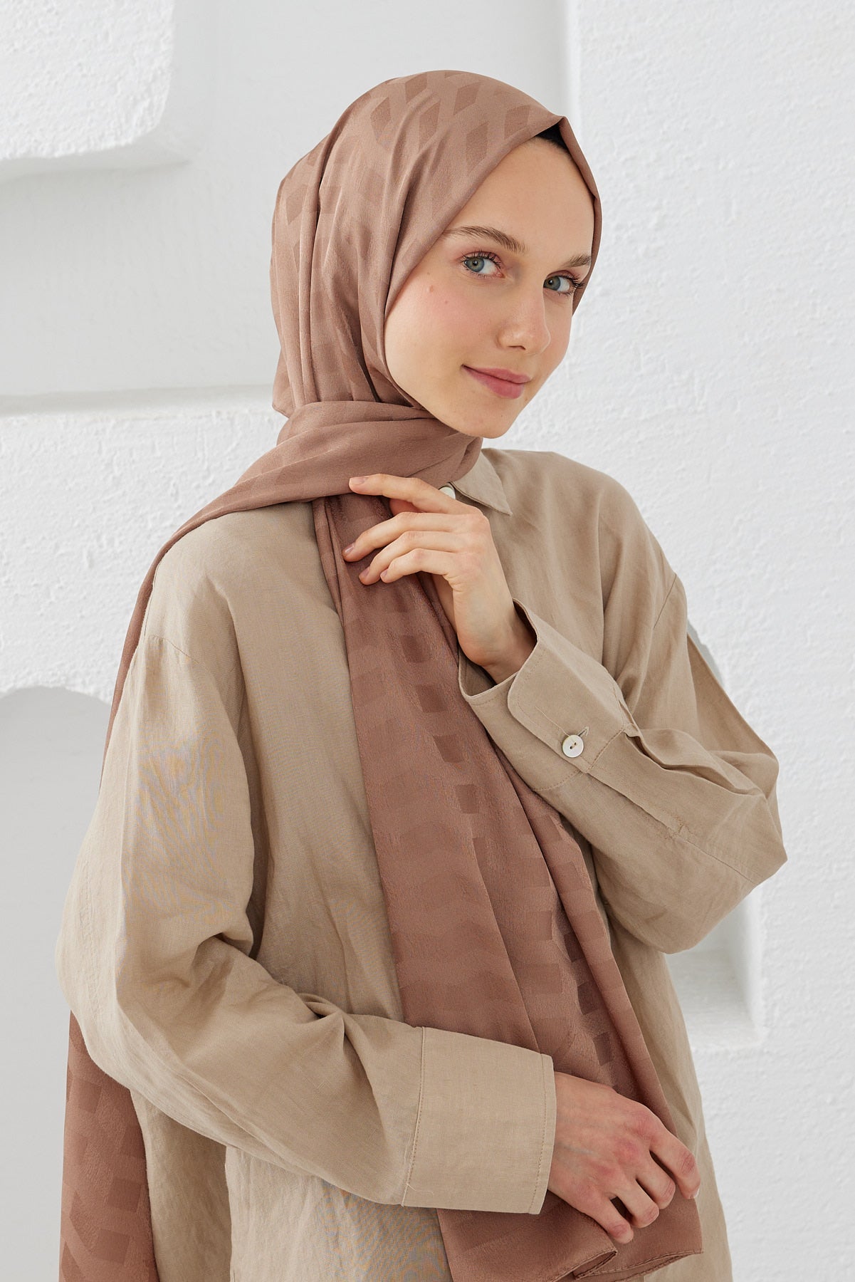 Tesettür Giyim - Jakar Janjan Mila Desen Şal - Sütlü Kahve - Emproyal