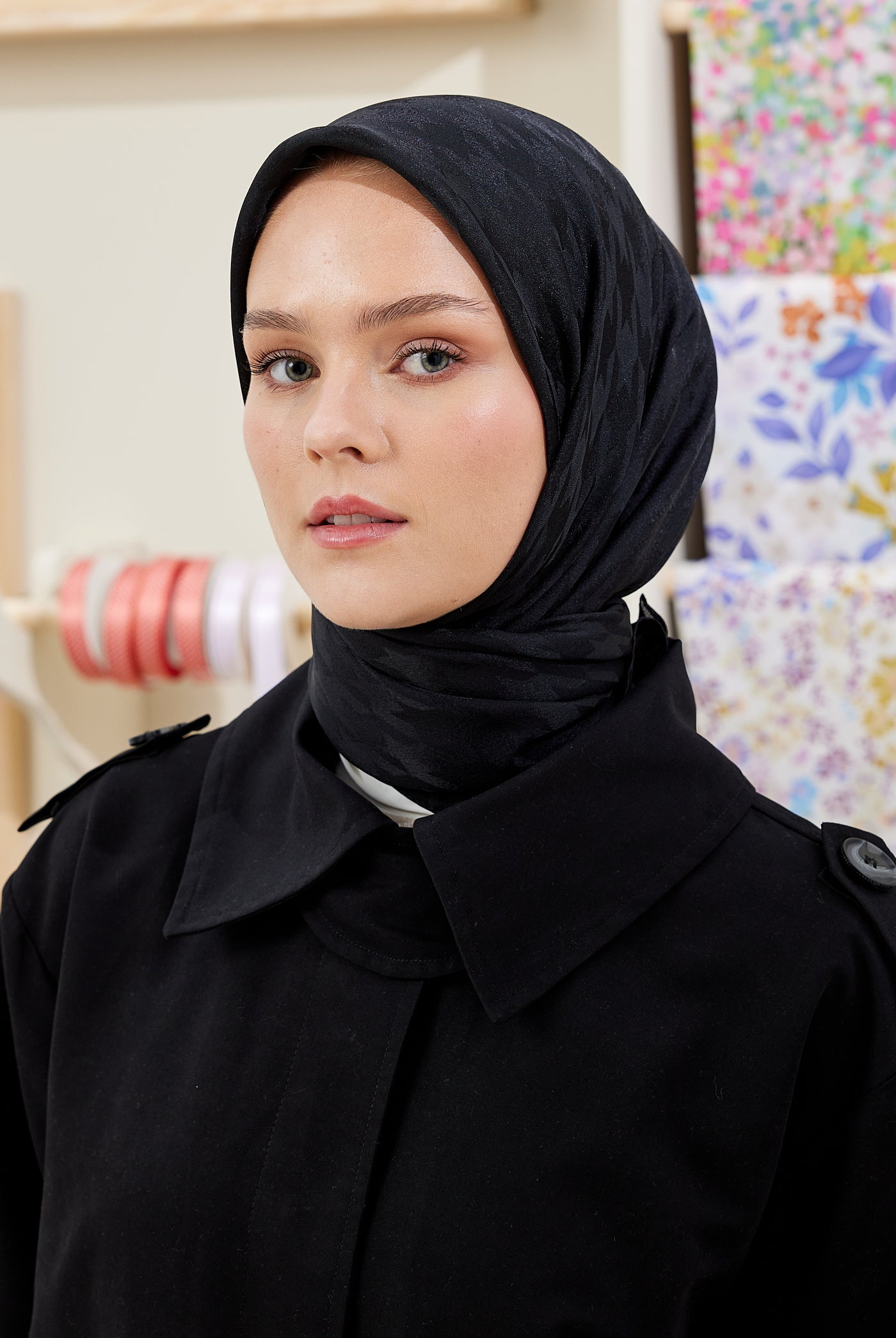 Tesettür Giyim - Jakar Janjan Kazayağı Desen Eşarp - Siyah - Emproyal