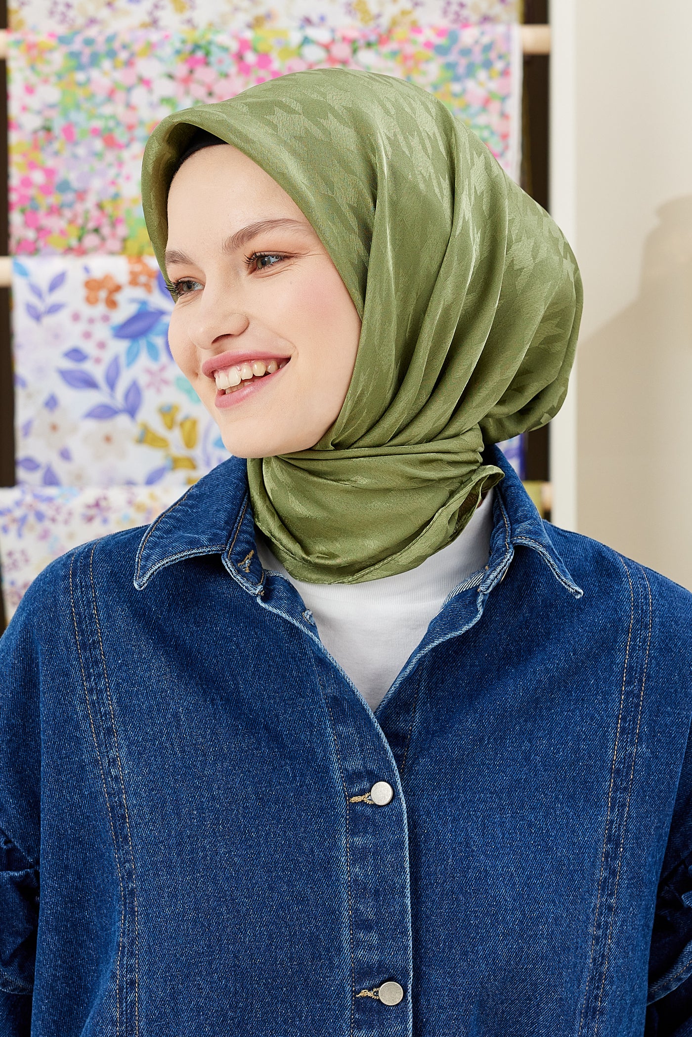 Tesettür Giyim - Jakar Janjan Kazayağı Desen Eşarp - Haki - Emproyal