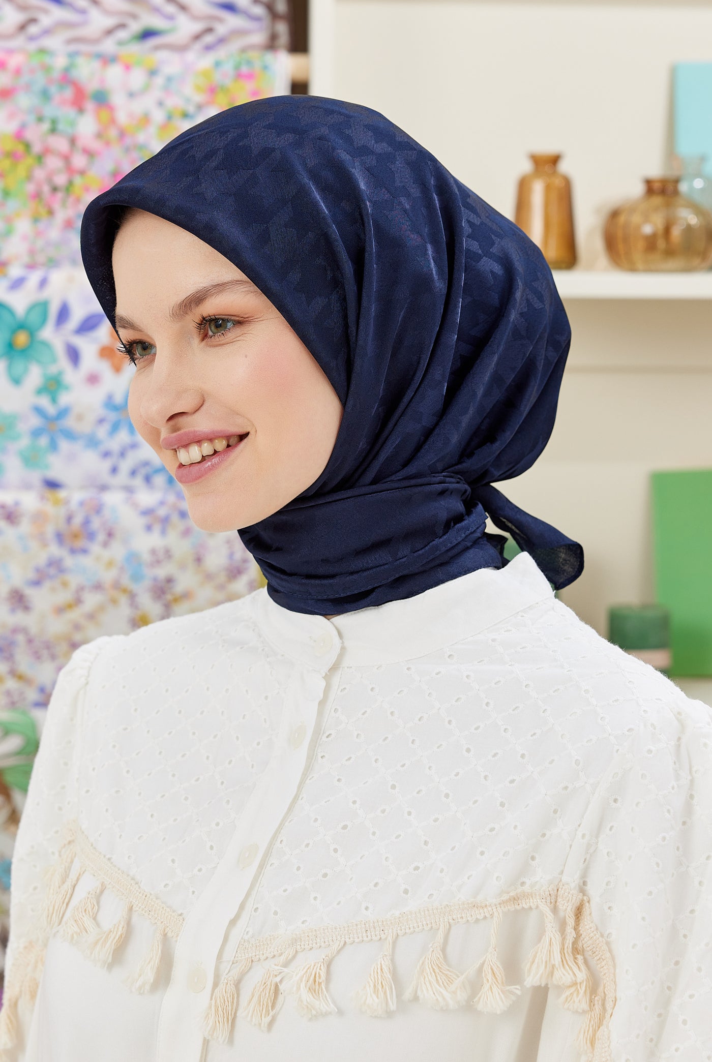 Tesettür Giyim - Jakar Janjan Kazayağı Desen Eşarp - Lacivert - Emproyal