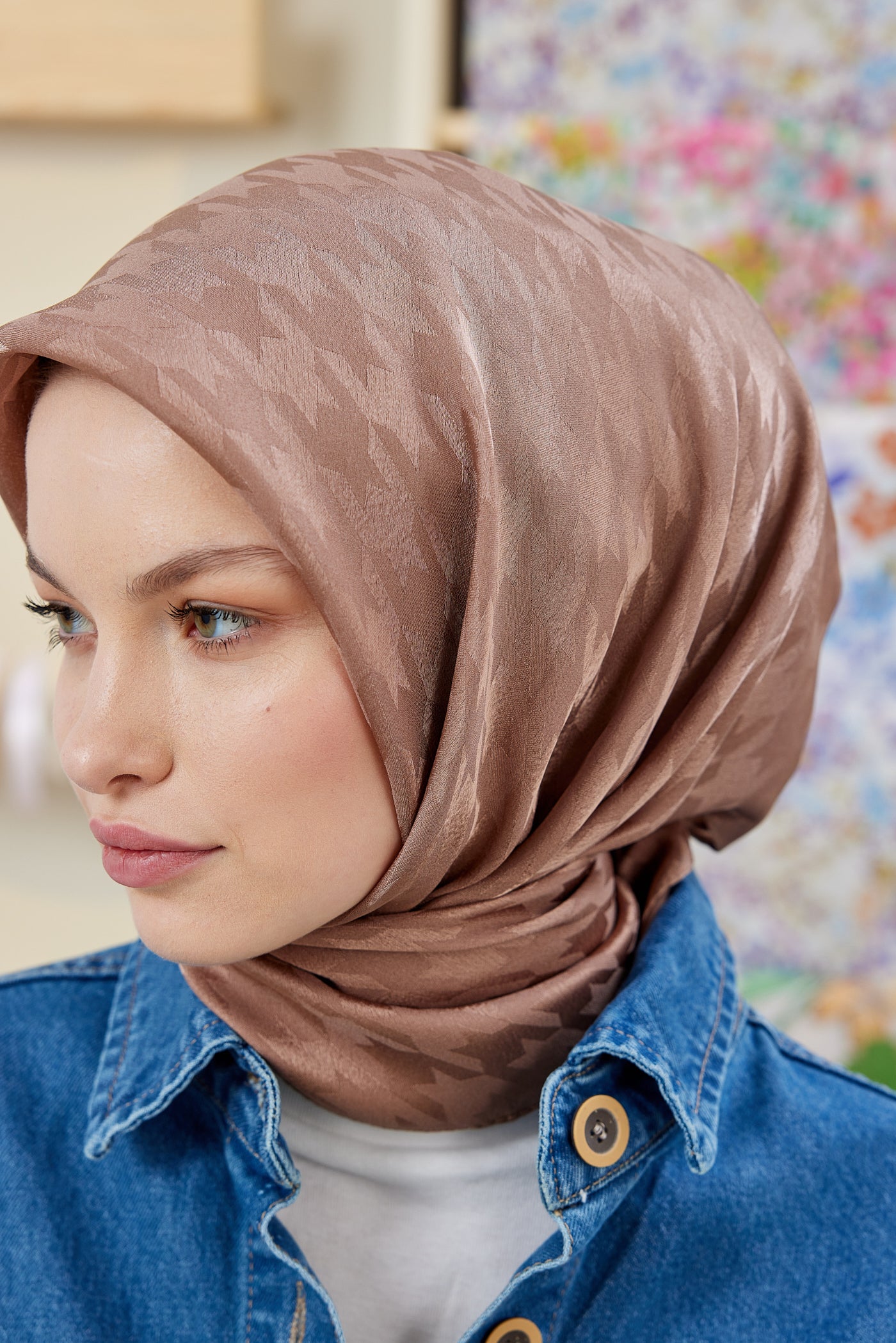 Tesettür Giyim - Jakar Janjan Kazayağı Desen Eşarp - Kahverengi - Emproyal