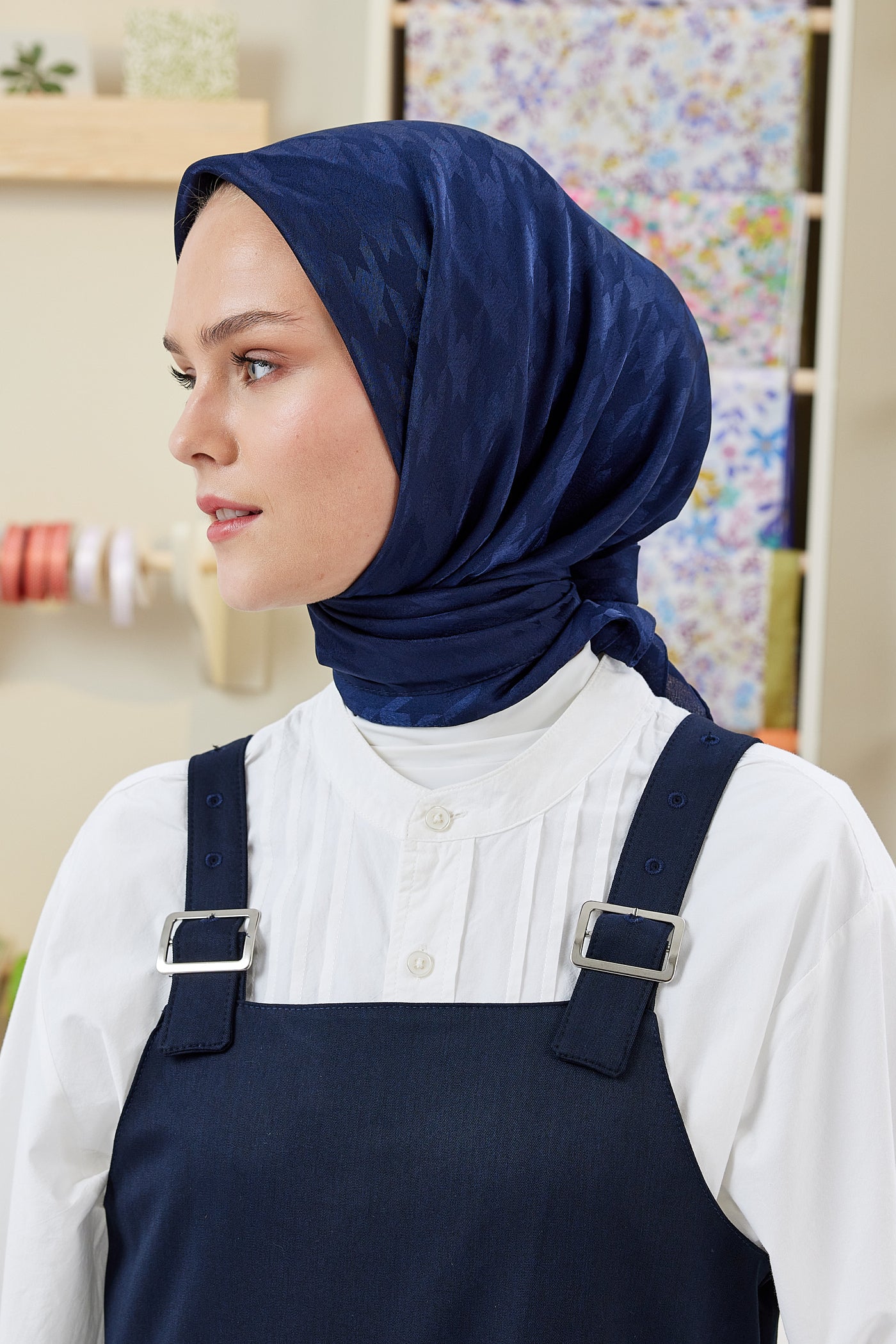 Tesettür Giyim - Jakar Janjan Kazayağı Desen Eşarp - Gece Mavisi - Emproyal