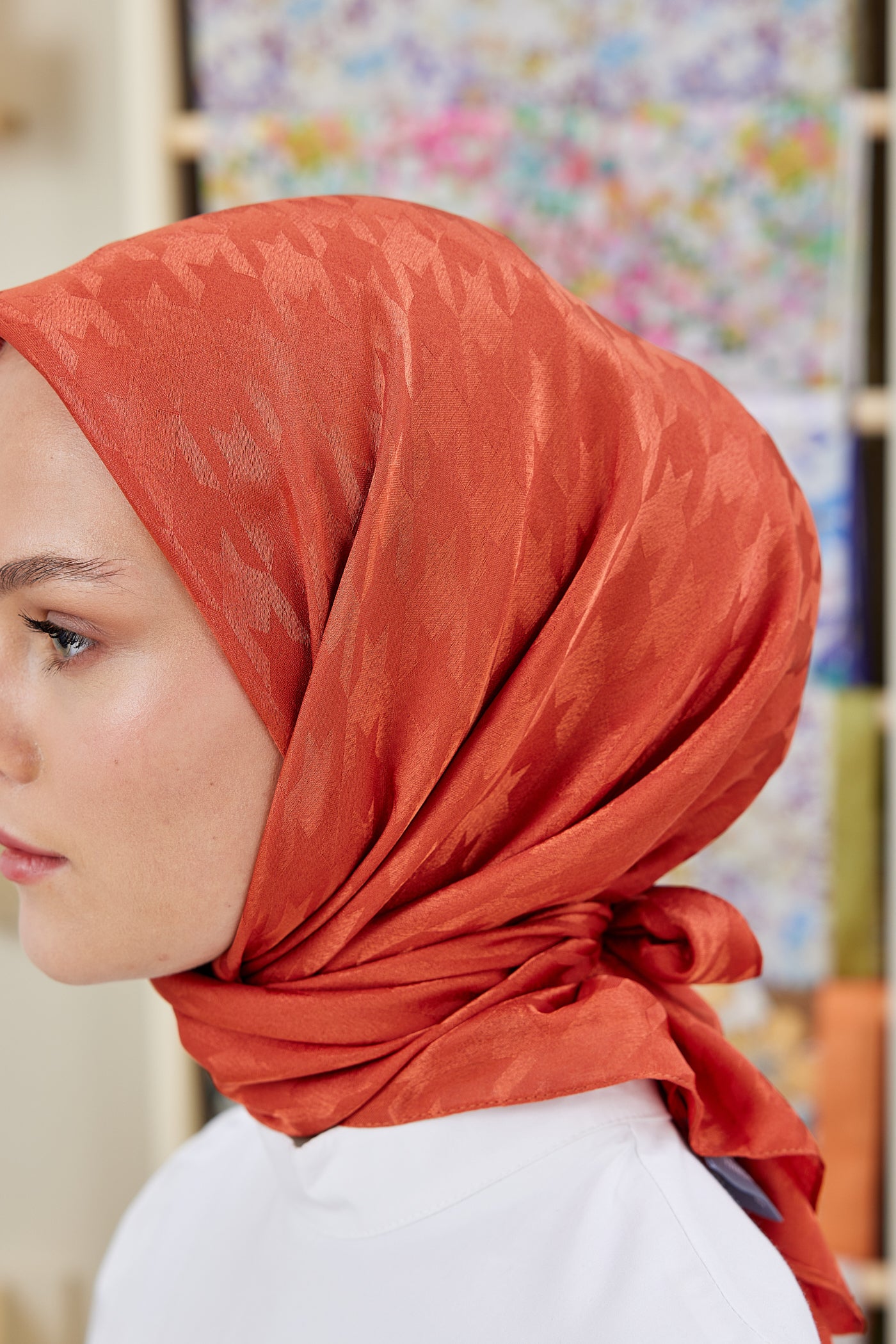 Tesettür Giyim - Jakar Janjan Kazayağı Desen Eşarp - Turuncu - Emproyal