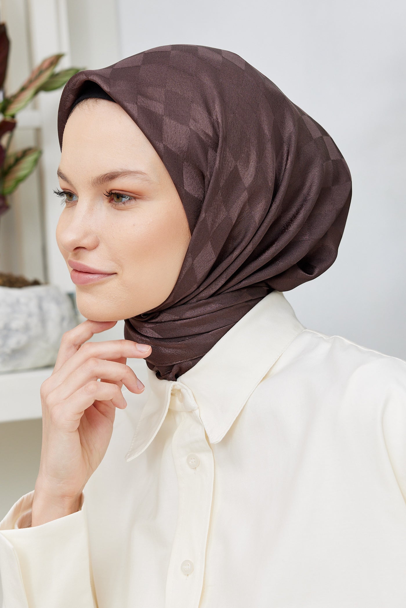 Tesettür Giyim - Jakar Janjan Dama Desen Eşarp - Acı Kahve - Emproyal