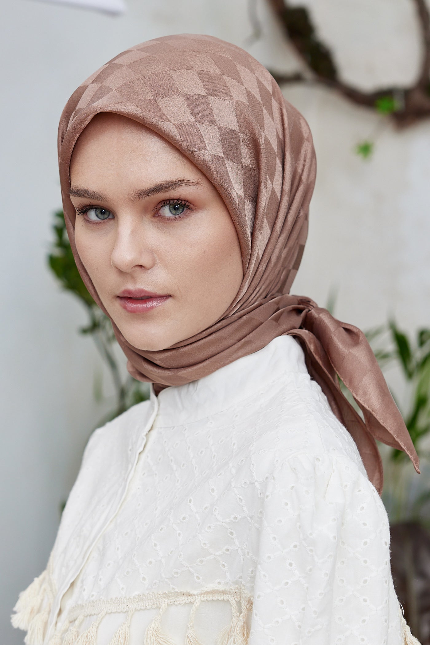 Tesettür Giyim - Jakar Janjan Dama Desen Eşarp - Kahverengi - Emproyal