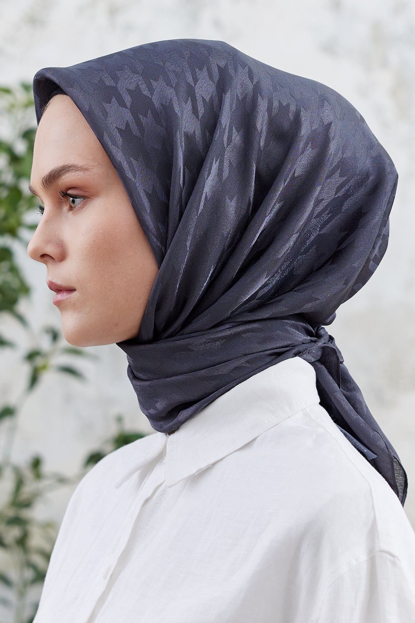 Tesettür Giyim - Jakar Janjan Kazayağı Desen Eşarp - Füme - Emproyal