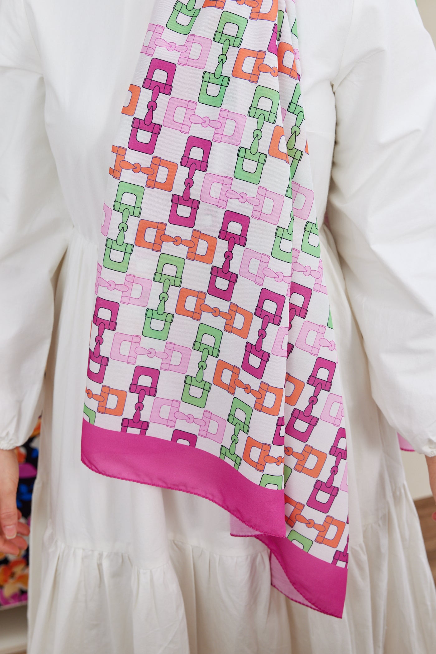 Tesettür Giyim - Pro Line Zincir Desen Şal - Beyaz - Fuşya - Emproyal