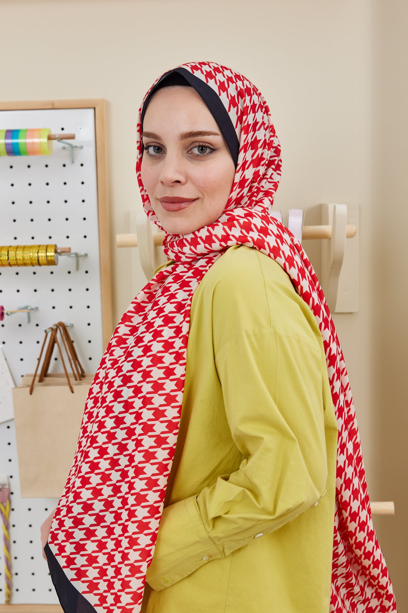 Tesettür Giyim - Pro Line Kazayağı Desen Şal - Kırmızı - Bej - Emproyal