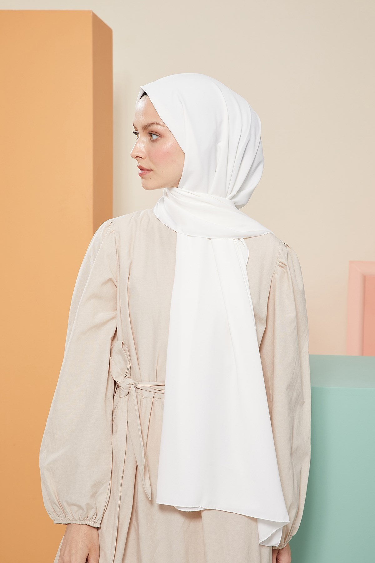 Tesettür Giyim - Düz Medine İpeği Şal - Kırık Beyaz - Emproyal