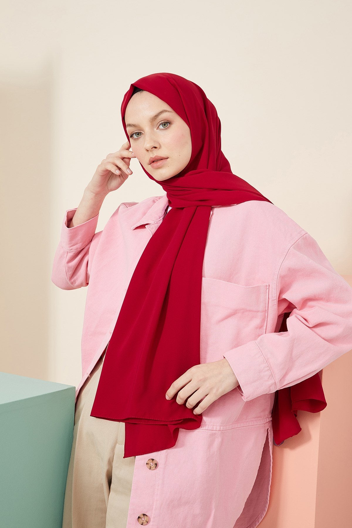 Tesettür Giyim - Düz Medine İpeği Şal - Kırmızı - Emproyal