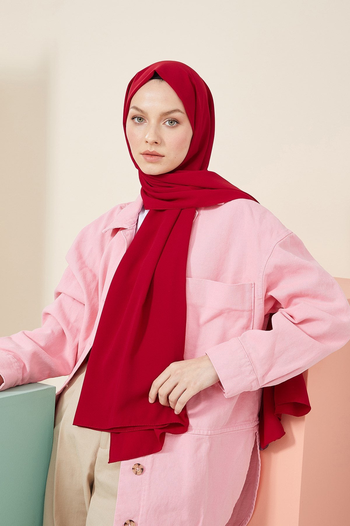 Tesettür Giyim - Düz Medine İpeği Şal - Kırmızı - Emproyal