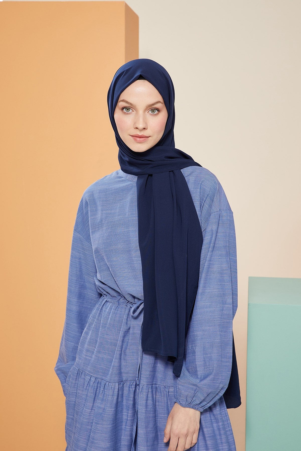 Tesettür Giyim - Düz Medine İpeği Şal - Lacivert - Emproyal