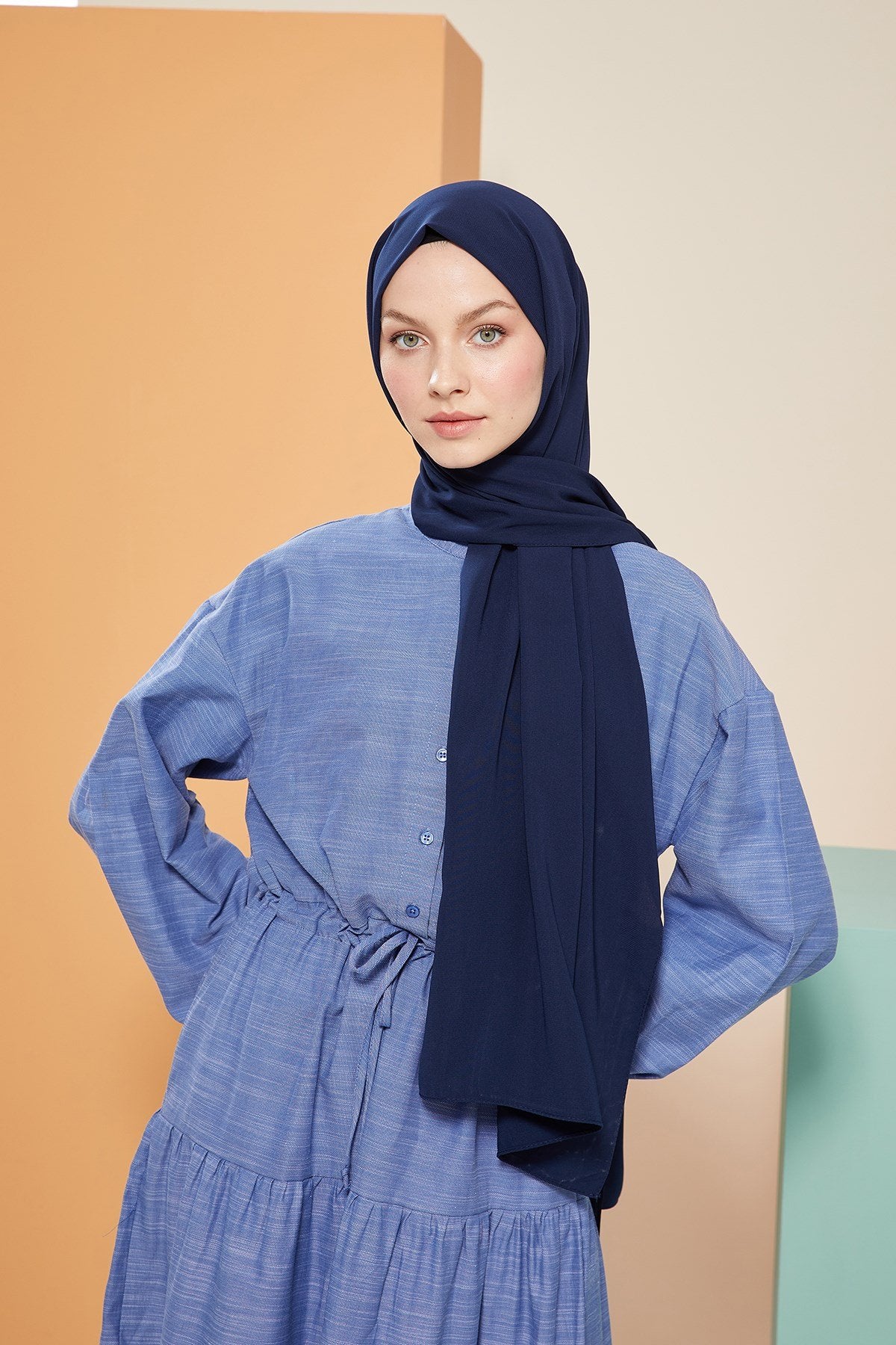 Tesettür Giyim - Düz Medine İpeği Şal - Lacivert - Emproyal