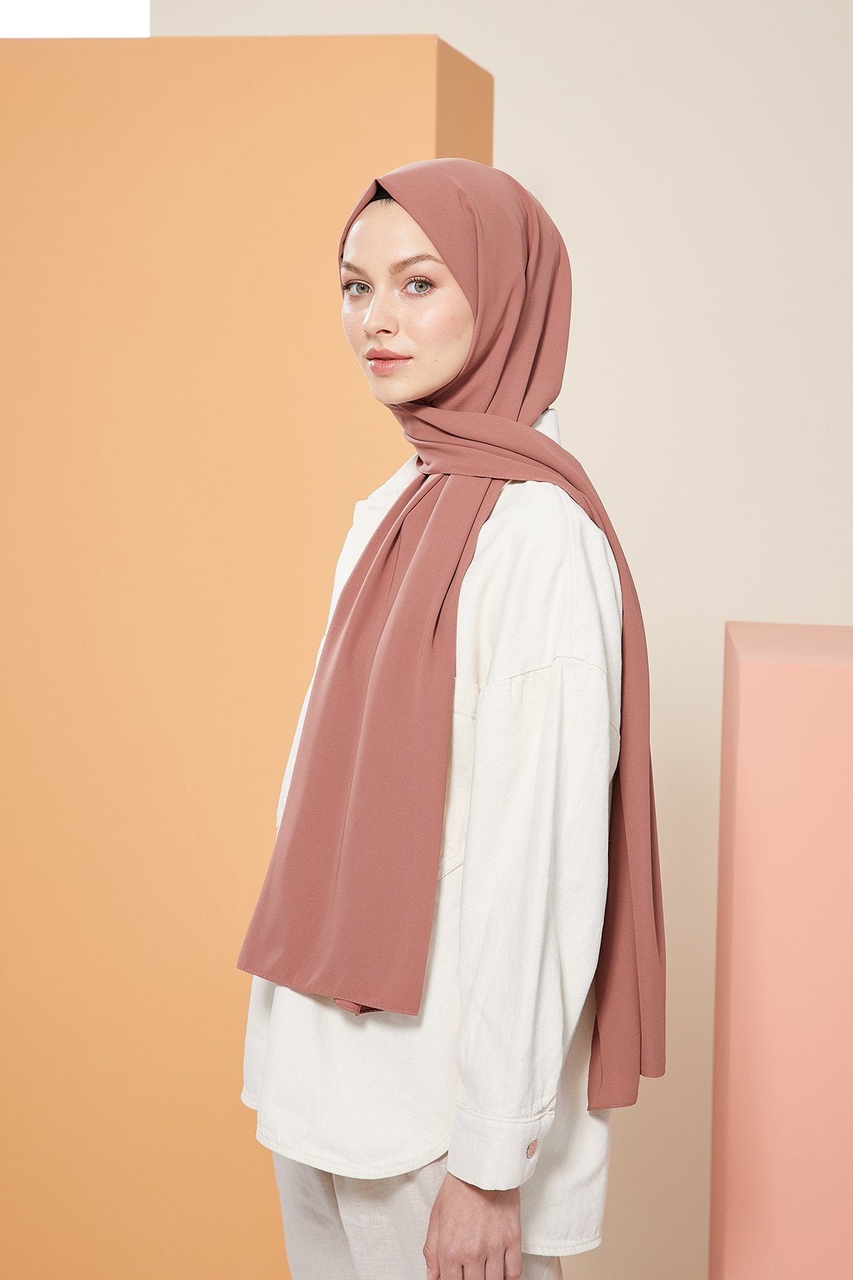 Tesettür Giyim - Düz Medine İpeği Şal - Şeftali - Emproyal