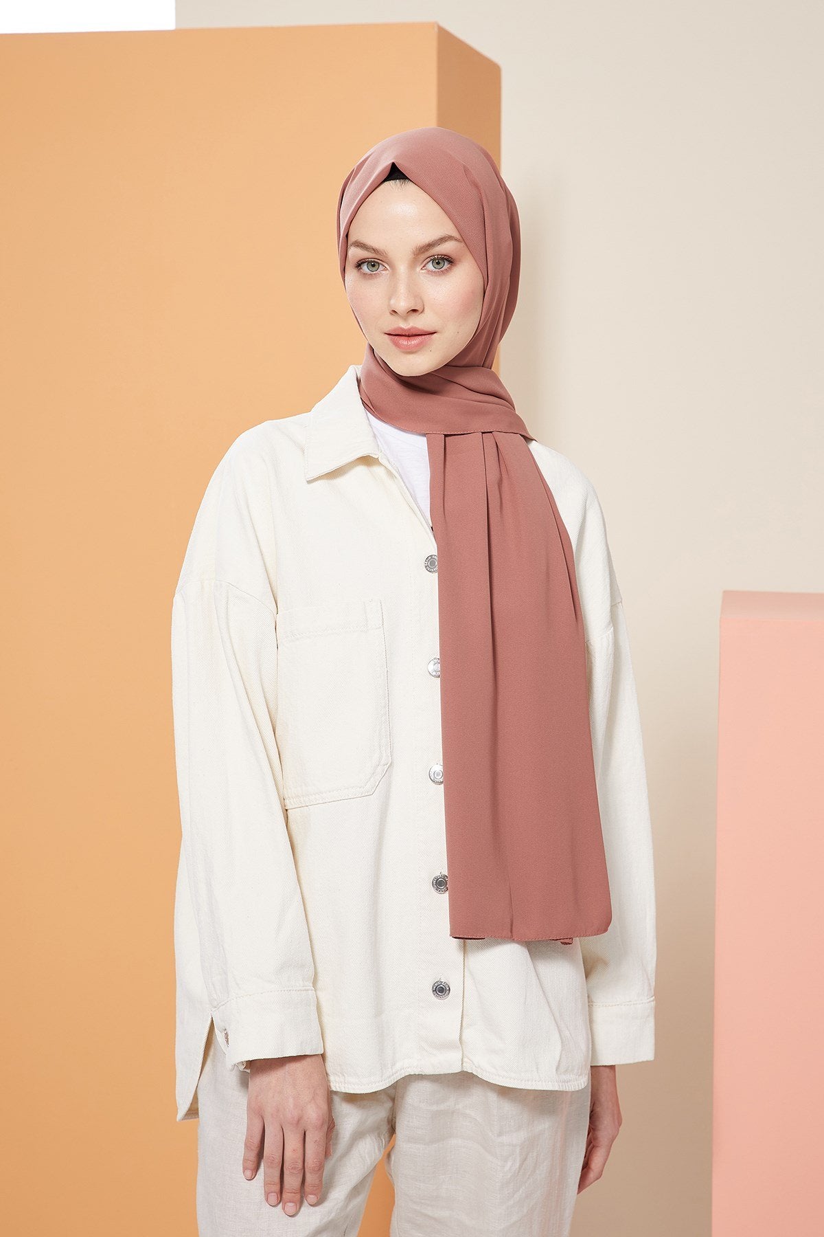 Tesettür Giyim - Düz Medine İpeği Şal - Şeftali - Emproyal